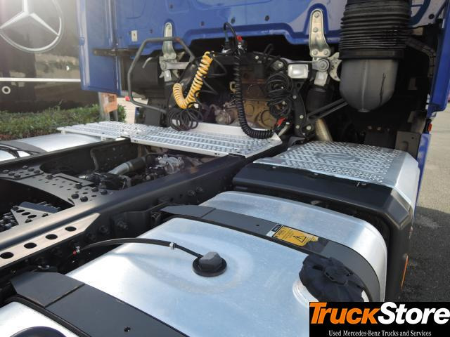 Mercedes-Benz Actros 1845 LS - Vetopöytäauto: kuva Mercedes-Benz Actros 1845 LS - Vetopöytäauto Mercedes-Benz Actros 1845 LS - Vetopöytäauto: kuva Mercedes-Benz Actros 1845 LS - Vetopöytäauto