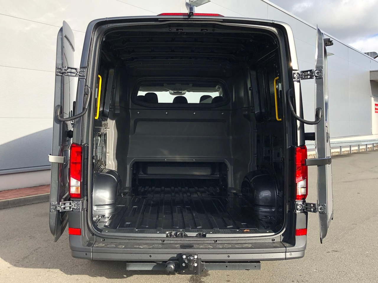 Pakettiauto, Jatko-ohjaamo kevyt kuorma-auto MAN TGE 3.180 L3H2 MIXTO AUTOM ACC LED AHK DAB: kuva Pakettiauto, Jatko-ohjaamo kevyt kuorma-auto MAN TGE 3.180 L3H2 MIXTO AUTOM ACC LED AHK DAB