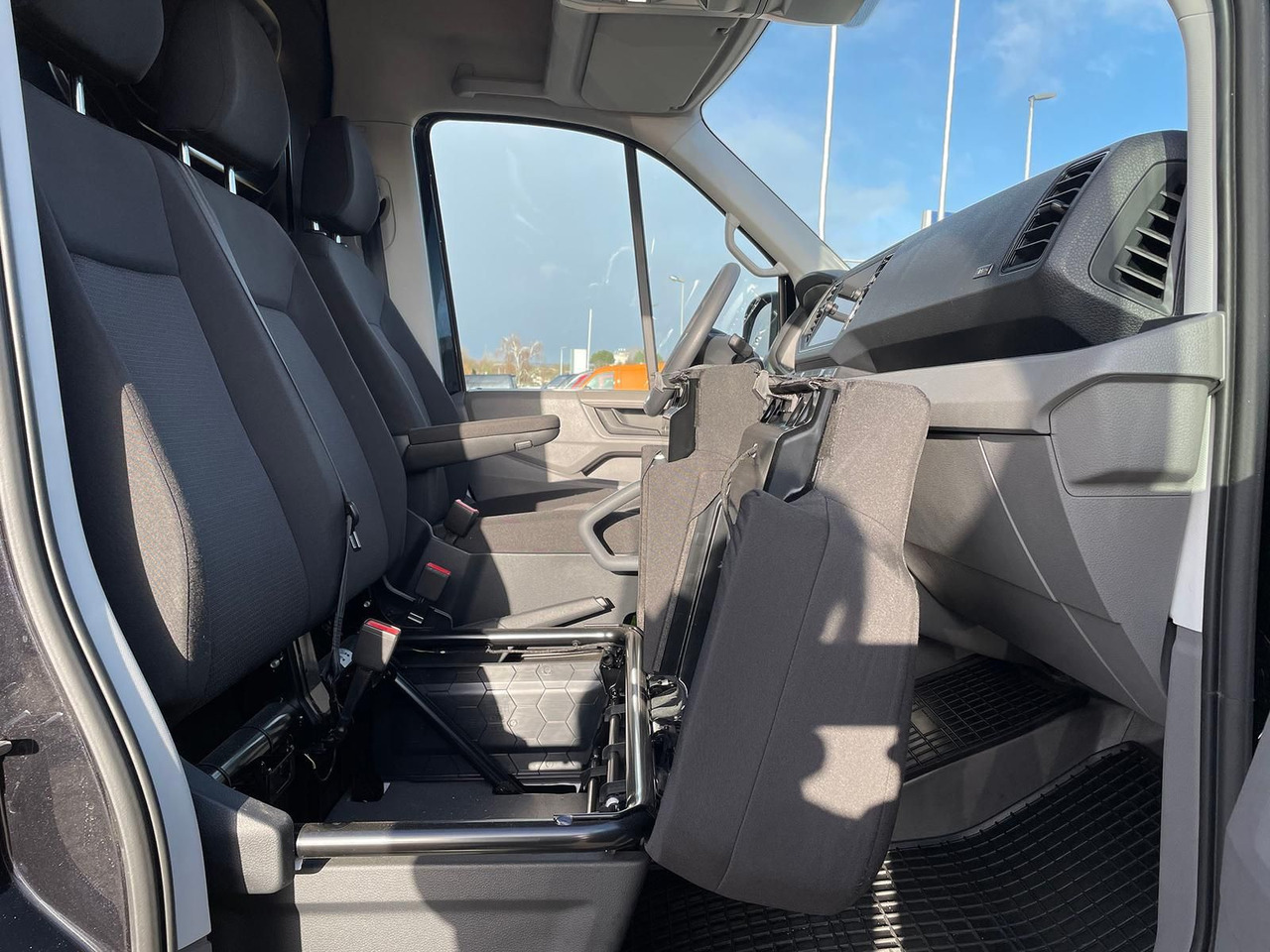 Pakettiauto, Jatko-ohjaamo kevyt kuorma-auto MAN TGE 3.180 L3H3 MIXTO 4x4 AUTOM DIFF AHK ACC NAV: kuva Pakettiauto, Jatko-ohjaamo kevyt kuorma-auto MAN TGE 3.180 L3H3 MIXTO 4x4 AUTOM DIFF AHK ACC NAV