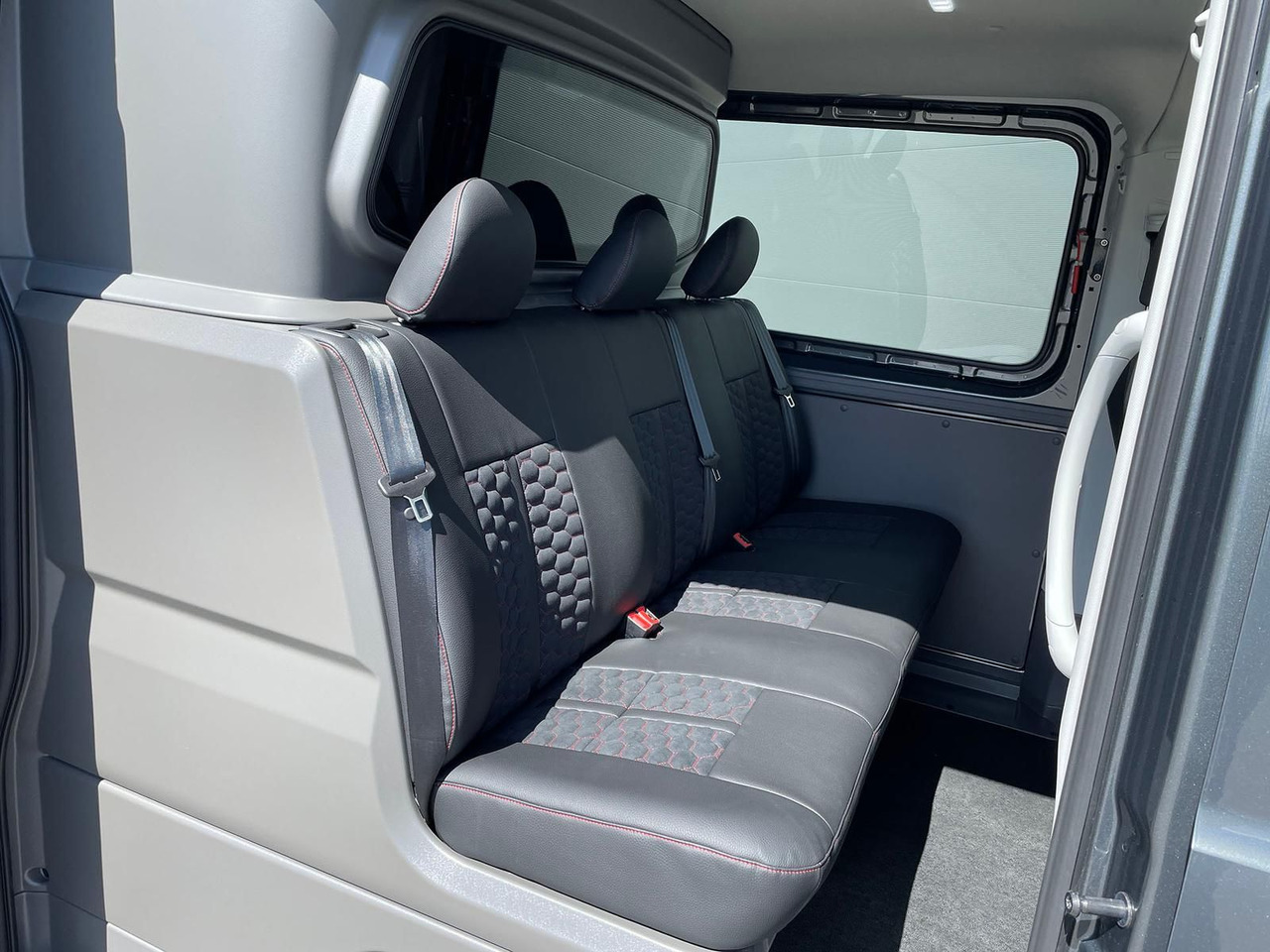 Pakettiauto, Jatko-ohjaamo kevyt kuorma-auto MAN TGE 3.200 L3H2 MIXTO 4x4 Individual S ACC STHZ: kuva Pakettiauto, Jatko-ohjaamo kevyt kuorma-auto MAN TGE 3.200 L3H2 MIXTO 4x4 Individual S ACC STHZ