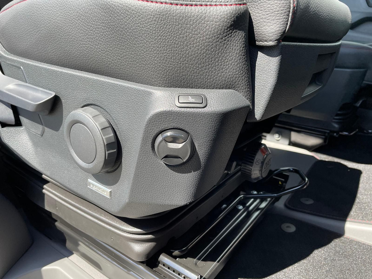 Pakettiauto, Jatko-ohjaamo kevyt kuorma-auto MAN TGE 3.200 L3H2 MIXTO 4x4 Individual S ACC STHZ: kuva Pakettiauto, Jatko-ohjaamo kevyt kuorma-auto MAN TGE 3.200 L3H2 MIXTO 4x4 Individual S ACC STHZ