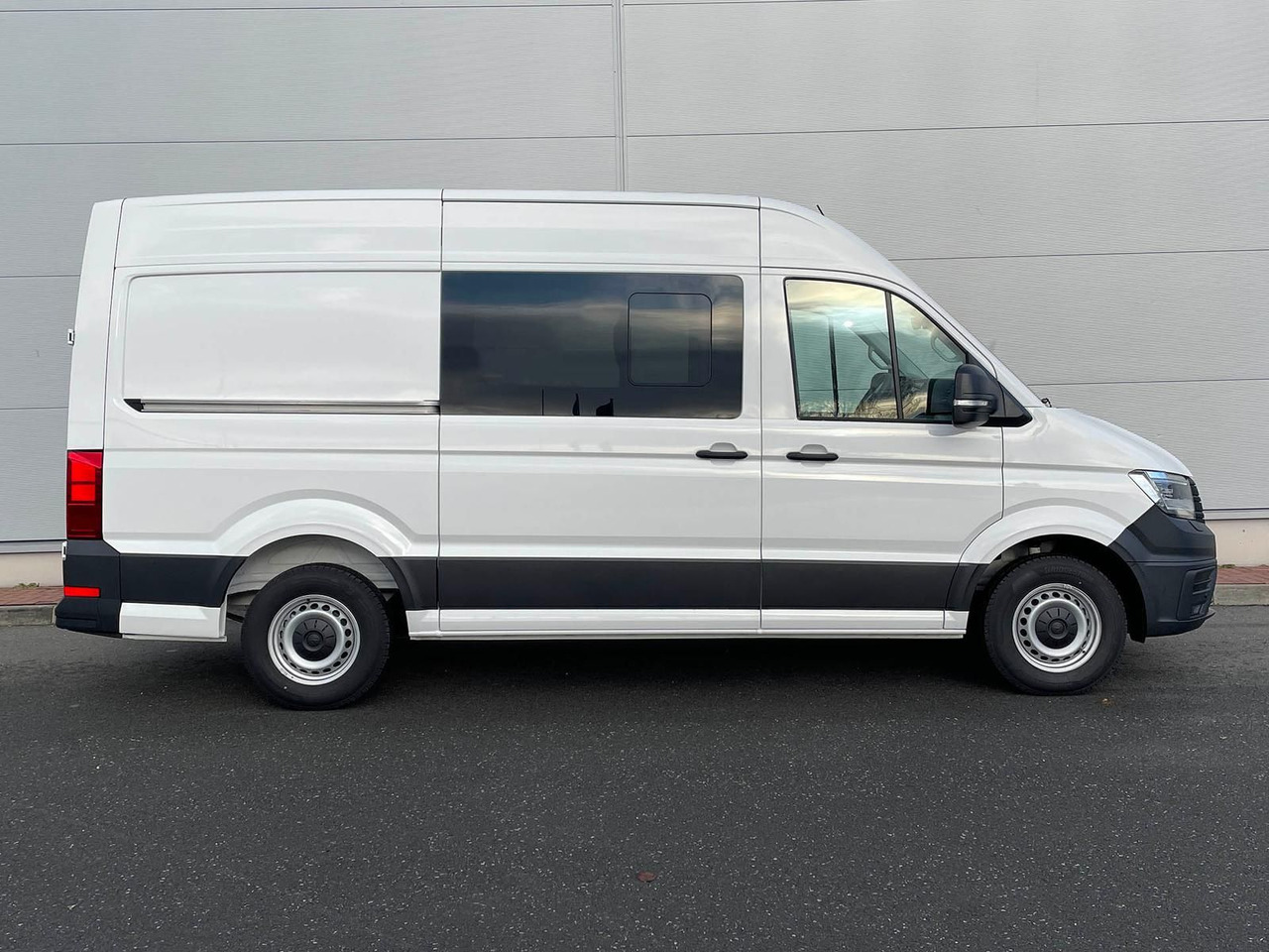 Volkswagen Crafter Kasten 35 L3H3 Autom. NAVI SITZHZ ACC - Pakettiauto: kuva Volkswagen Crafter Kasten 35 L3H3 Autom. NAVI SITZHZ ACC - Pakettiauto Volkswagen Crafter Kasten 35 L3H3 Autom. NAVI SITZHZ ACC - Pakettiauto: kuva Volkswagen Crafter Kasten 35 L3H3 Autom. NAVI SITZHZ ACC - Pakettiauto