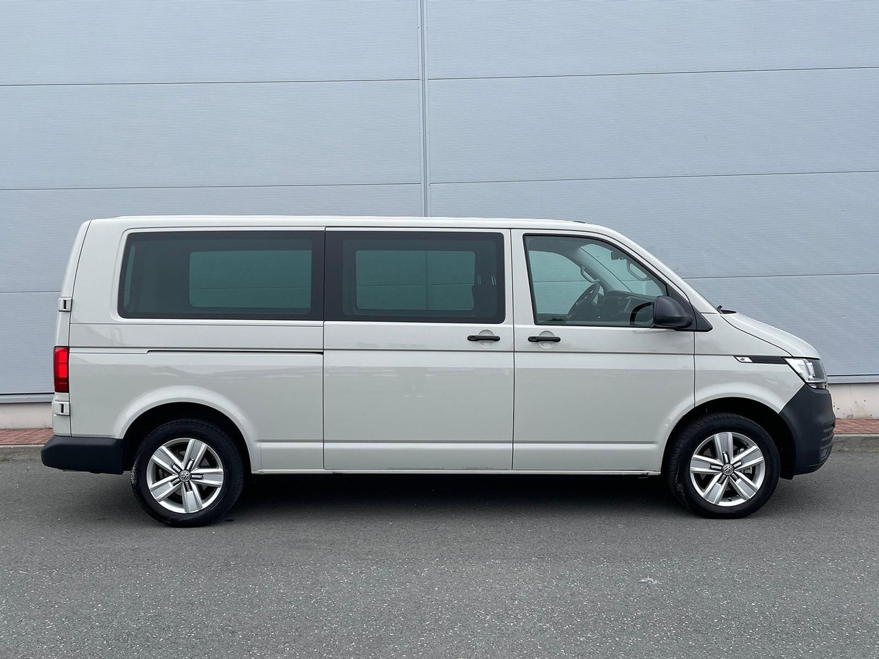 Volkswagen T6.1 Transporter 2.0 TDI lang 4MOTION SITZHZ NAV - Pakettiauto: kuva Volkswagen T6.1 Transporter 2.0 TDI lang 4MOTION SITZHZ NAV - Pakettiauto Volkswagen T6.1 Transporter 2.0 TDI lang 4MOTION SITZHZ NAV - Pakettiauto: kuva Volkswagen T6.1 Transporter 2.0 TDI lang 4MOTION SITZHZ NAV - Pakettiauto