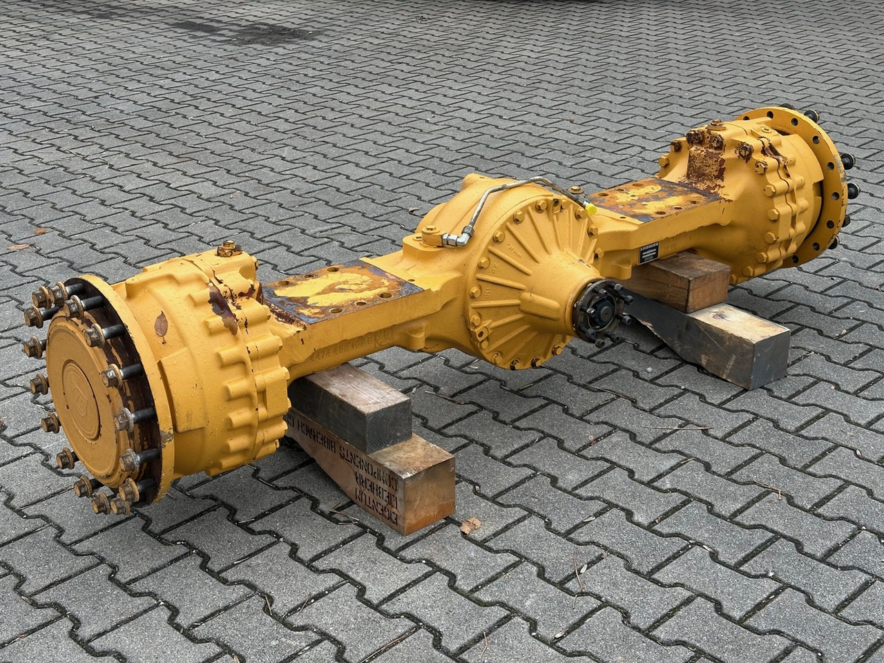 LIEBHERR Original Hinterachse-Planetenstarrachse Typ:MT-L3085. ID-Nr.10022957 – ID-Nr.10425800. L544-443, L544-445, L550-456, L554-453, L556-454. #10425800.1789310# - Taka-akseli - Pyöräkuormaaja: kuva LIEBHERR Original Hinterachse-Planetenstarrachse Typ:MT-L3085. ID-Nr.10022957 – ID-Nr.10425800. L544-443, L544-445, L550-456, L554-453, L556-454. #10425800.1789310# - Taka-akseli - Pyöräkuormaaja LIEBHERR Original Hinterachse-Planetenstarrachse Typ:MT-L3085. ID-Nr.10022957 – ID-Nr.10425800. L544-443, L544-445, L550-456, L554-453, L556-454. #10425800.1789310# - Taka-akseli - Pyöräkuormaaja: kuva LIEBHERR Original Hinterachse-Planetenstarrachse Typ:MT-L3085. ID-Nr.10022957 – ID-Nr.10425800. L544-443, L544-445, L550-456, L554-453, L556-454. #10425800.1789310# - Taka-akseli - Pyöräkuormaaja