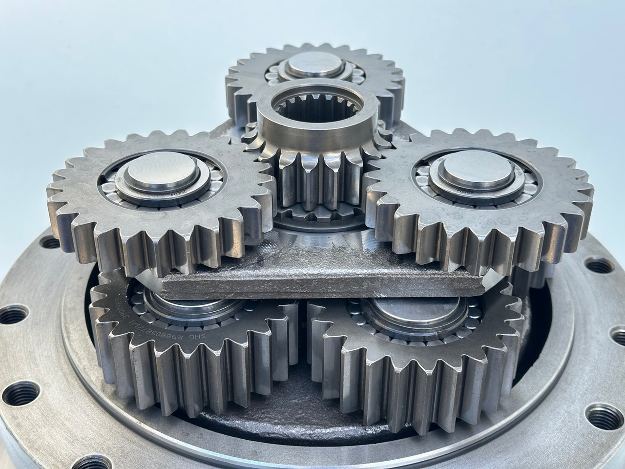 LIEBHERR Original Schwenkantrieb Typ:GFB2160 mit ID-Nr.11657357 – ID-Nr.12204229 – ID-Nr.12947309. R920 S-1545, R920-1545, R922LC-1442, R922 LC-1443, R924 LC-1444, R924 LC-1445. #11657357.04.10# - Kääntömoottori - Telakaivukone: kuva LIEBHERR Original Schwenkantrieb Typ:GFB2160 mit ID-Nr.11657357 – ID-Nr.12204229 – ID-Nr.12947309. R920 S-1545, R920-1545, R922LC-1442, R922 LC-1443, R924 LC-1444, R924 LC-1445. #11657357.04.10# - Kääntömoottori - Telakaivukone LIEBHERR Original Schwenkantrieb Typ:GFB2160 mit ID-Nr.11657357 – ID-Nr.12204229 – ID-Nr.12947309. R920 S-1545, R920-1545, R922LC-1442, R922 LC-1443, R924 LC-1444, R924 LC-1445. #11657357.04.10# - Kääntömoottori - Telakaivukone: kuva LIEBHERR Original Schwenkantrieb Typ:GFB2160 mit ID-Nr.11657357 – ID-Nr.12204229 – ID-Nr.12947309. R920 S-1545, R920-1545, R922LC-1442, R922 LC-1443, R924 LC-1444, R924 LC-1445. #11657357.04.10# - Kääntömoottori - Telakaivukone