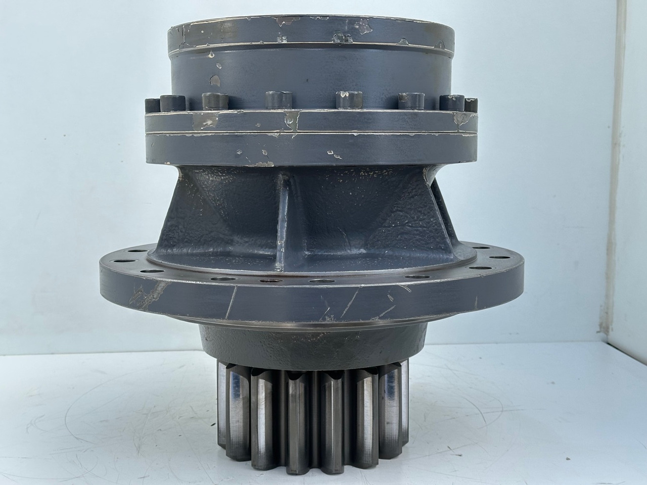 LIEBHERR Original Schwenkantrieb Typ:GFB2160 mit ID-Nr.11657357 – ID-Nr.12204229 – ID-Nr.12947309. R920 S-1545, R920-1545, R922LC-1442, R922 LC-1443, R924 LC-1444, R924 LC-1445. #11657357.04.10# - Kääntömoottori - Telakaivukone: kuva LIEBHERR Original Schwenkantrieb Typ:GFB2160 mit ID-Nr.11657357 – ID-Nr.12204229 – ID-Nr.12947309. R920 S-1545, R920-1545, R922LC-1442, R922 LC-1443, R924 LC-1444, R924 LC-1445. #11657357.04.10# - Kääntömoottori - Telakaivukone LIEBHERR Original Schwenkantrieb Typ:GFB2160 mit ID-Nr.11657357 – ID-Nr.12204229 – ID-Nr.12947309. R920 S-1545, R920-1545, R922LC-1442, R922 LC-1443, R924 LC-1444, R924 LC-1445. #11657357.04.10# - Kääntömoottori - Telakaivukone: kuva LIEBHERR Original Schwenkantrieb Typ:GFB2160 mit ID-Nr.11657357 – ID-Nr.12204229 – ID-Nr.12947309. R920 S-1545, R920-1545, R922LC-1442, R922 LC-1443, R924 LC-1444, R924 LC-1445. #11657357.04.10# - Kääntömoottori - Telakaivukone