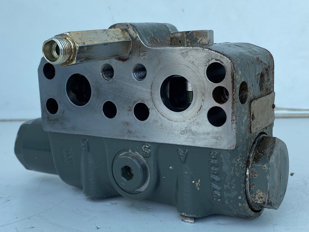 Liebherr Bremsventil ID-Nr.10471957. LOS914, LOS924, R902, R904, R912, R914, R922, R924, R924 COMP, R924 COMPA. #STM20.05## - Ajomoottori - Telakaivukone: kuva Liebherr Bremsventil ID-Nr.10471957. LOS914, LOS924, R902, R904, R912, R914, R922, R924, R924 COMP, R924 COMPA. #STM20.05## - Ajomoottori - Telakaivukone Liebherr Bremsventil ID-Nr.10471957. LOS914, LOS924, R902, R904, R912, R914, R922, R924, R924 COMP, R924 COMPA. #STM20.05## - Ajomoottori - Telakaivukone: kuva Liebherr Bremsventil ID-Nr.10471957. LOS914, LOS924, R902, R904, R912, R914, R922, R924, R924 COMP, R924 COMPA. #STM20.05## - Ajomoottori - Telakaivukone