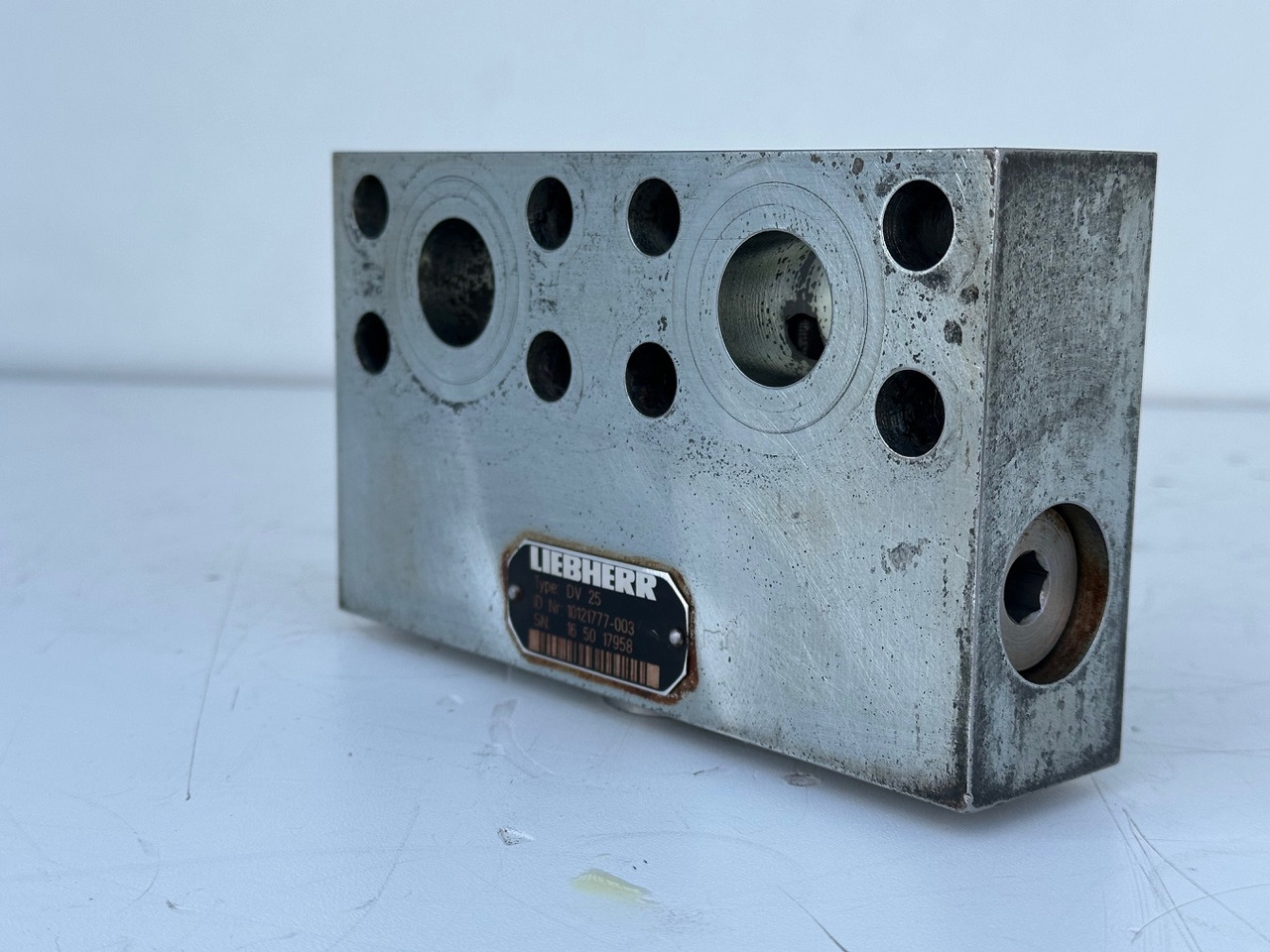 Liebherr Dämpfungsventil ID-Nr.10121777. P924 COMP, P926, R926, R916, R922, R924 COMP, R924, R926 COMP, R926, R930, R936, R946, R950 T, R960 T. #10121777.43199# - Kääntömoottori - Rakennuskoneet: kuva Liebherr Dämpfungsventil ID-Nr.10121777. P924 COMP, P926, R926, R916, R922, R924 COMP, R924, R926 COMP, R926, R930, R936, R946, R950 T, R960 T. #10121777.43199# - Kääntömoottori - Rakennuskoneet Liebherr Dämpfungsventil ID-Nr.10121777. P924 COMP, P926, R926, R916, R922, R924 COMP, R924, R926 COMP, R926, R930, R936, R946, R950 T, R960 T. #10121777.43199# - Kääntömoottori - Rakennuskoneet: kuva Liebherr Dämpfungsventil ID-Nr.10121777. P924 COMP, P926, R926, R916, R922, R924 COMP, R924, R926 COMP, R926, R930, R936, R946, R950 T, R960 T. #10121777.43199# - Kääntömoottori - Rakennuskoneet