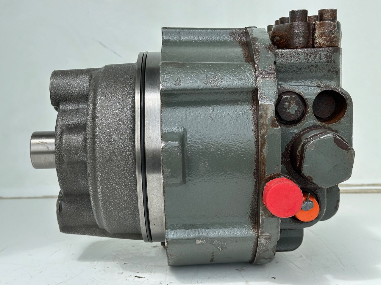 Liebherr Hydraulikeinbaumotor CMVE O 108. ID-Nr.10118562 - ID-Nr.10132610 - ID-Nr.10129048. LOS1916, LOS916, LOS926, R906, R916, R918, R920, R922, R924, R926COMP, R926, R936. #28314# - Hydraulimoottori - Rakennuskoneet: kuva Liebherr Hydraulikeinbaumotor CMVE O 108. ID-Nr.10118562 - ID-Nr.10132610 - ID-Nr.10129048. LOS1916, LOS916, LOS926, R906, R916, R918, R920, R922, R924, R926COMP, R926, R936. #28314# - Hydraulimoottori - Rakennuskoneet Liebherr Hydraulikeinbaumotor CMVE O 108. ID-Nr.10118562 - ID-Nr.10132610 - ID-Nr.10129048. LOS1916, LOS916, LOS926, R906, R916, R918, R920, R922, R924, R926COMP, R926, R936. #28314# - Hydraulimoottori - Rakennuskoneet: kuva Liebherr Hydraulikeinbaumotor CMVE O 108. ID-Nr.10118562 - ID-Nr.10132610 - ID-Nr.10129048. LOS1916, LOS916, LOS926, R906, R916, R918, R920, R922, R924, R926COMP, R926, R936. #28314# - Hydraulimoottori - Rakennuskoneet