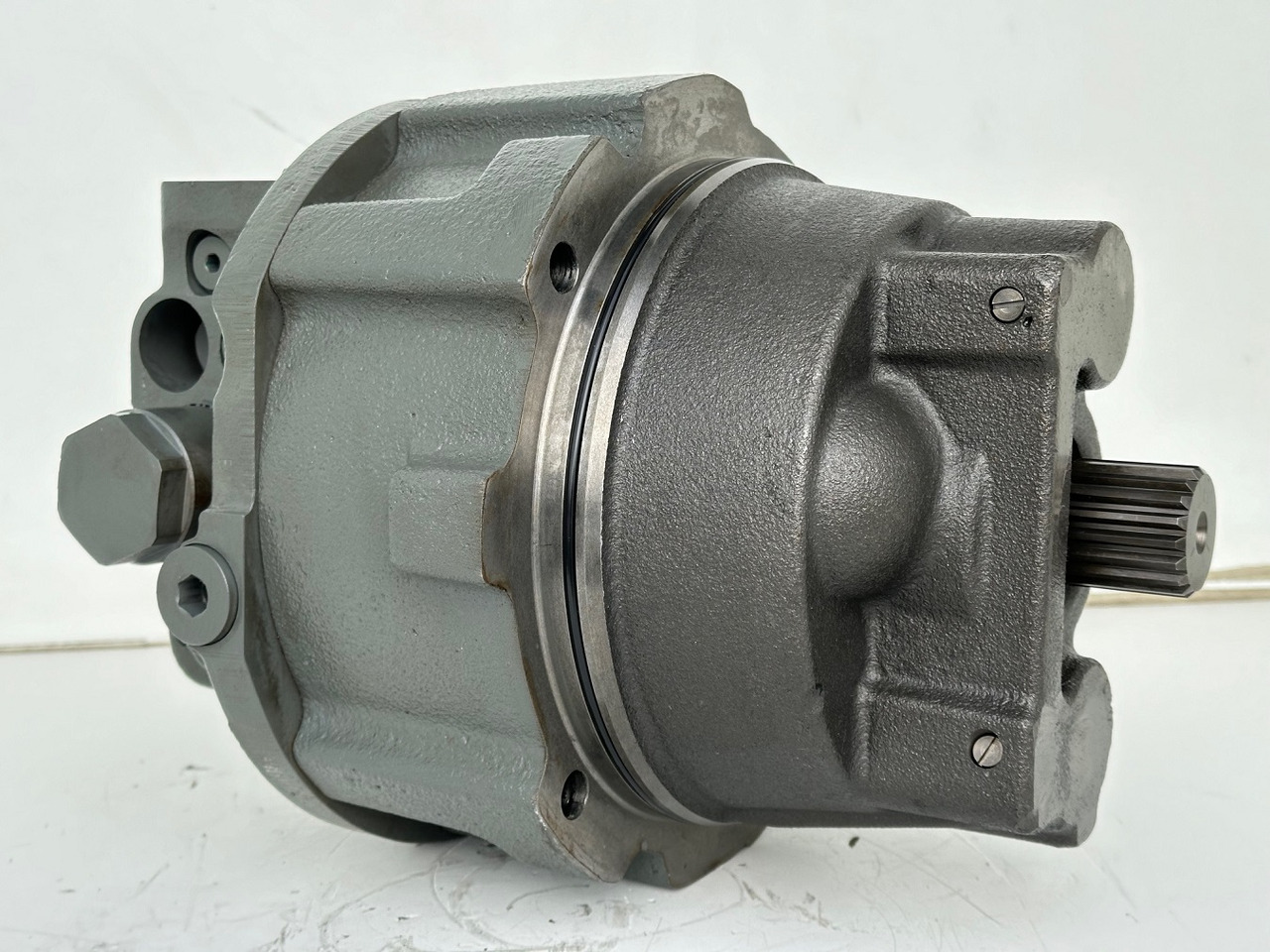 Liebherr Hydraulikeinbaumotor CMVE O 135. ID-Nr.10129570 - ID-Nr.11439804. FAT400P112 - FAT550P093. R930, R934, R936, R940, R944, R946, R950T. #10129570.21538# - Hydraulimoottori - Rakennuskoneet: kuva Liebherr Hydraulikeinbaumotor CMVE O 135. ID-Nr.10129570 - ID-Nr.11439804. FAT400P112 - FAT550P093. R930, R934, R936, R940, R944, R946, R950T. #10129570.21538# - Hydraulimoottori - Rakennuskoneet Liebherr Hydraulikeinbaumotor CMVE O 135. ID-Nr.10129570 - ID-Nr.11439804. FAT400P112 - FAT550P093. R930, R934, R936, R940, R944, R946, R950T. #10129570.21538# - Hydraulimoottori - Rakennuskoneet: kuva Liebherr Hydraulikeinbaumotor CMVE O 135. ID-Nr.10129570 - ID-Nr.11439804. FAT400P112 - FAT550P093. R930, R934, R936, R940, R944, R946, R950T. #10129570.21538# - Hydraulimoottori - Rakennuskoneet