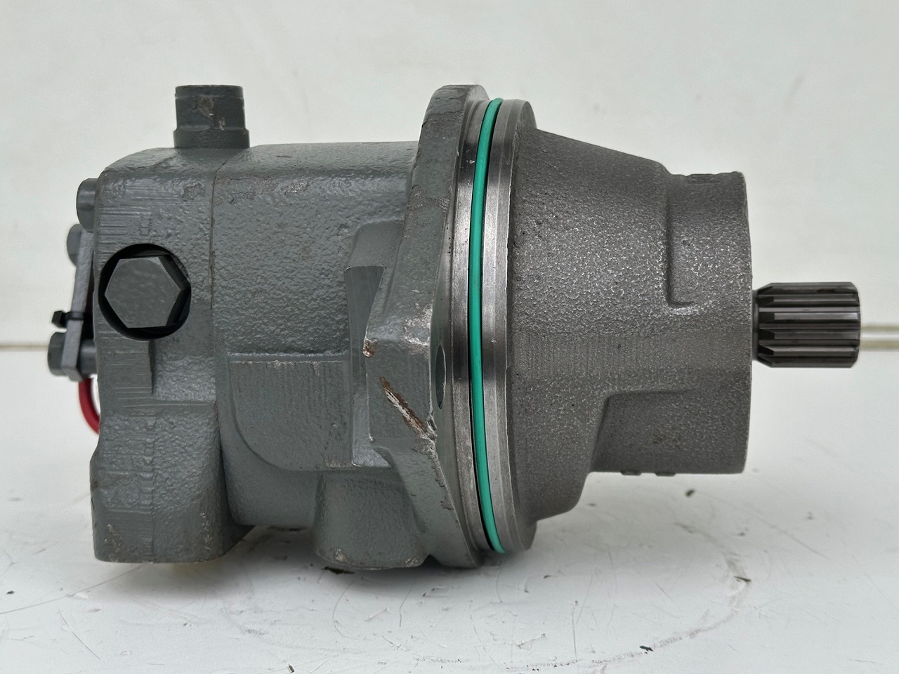 Hydraulimoottori - Rakennuskoneet Liebherr Hydraulikeinbaumotor FMF045, ID-Nr.10132702. A924, LH30C, LH30M, LH35M, LH35MT, LH40C, LH40CP, LH40M, LH40MP, LH50CHR, LH50M, LH50MHR, LH50MT. #23.12.01058#: kuva Hydraulimoottori - Rakennuskoneet Liebherr Hydraulikeinbaumotor FMF045, ID-Nr.10132702. A924, LH30C, LH30M, LH35M, LH35MT, LH40C, LH40CP, LH40M, LH40MP, LH50CHR, LH50M, LH50MHR, LH50MT. #23.12.01058# Hydraulimoottori - Rakennuskoneet Liebherr Hydraulikeinbaumotor FMF045, ID-Nr.10132702. A924, LH30C, LH30M, LH35M, LH35MT, LH40C, LH40CP, LH40M, LH40MP, LH50CHR, LH50M, LH50MHR, LH50MT. #23.12.01058#: kuva Hydraulimoottori - Rakennuskoneet Liebherr Hydraulikeinbaumotor FMF045, ID-Nr.10132702. A924, LH30C, LH30M, LH35M, LH35MT, LH40C, LH40CP, LH40M, LH40MP, LH50CHR, LH50M, LH50MHR, LH50MT. #23.12.01058#