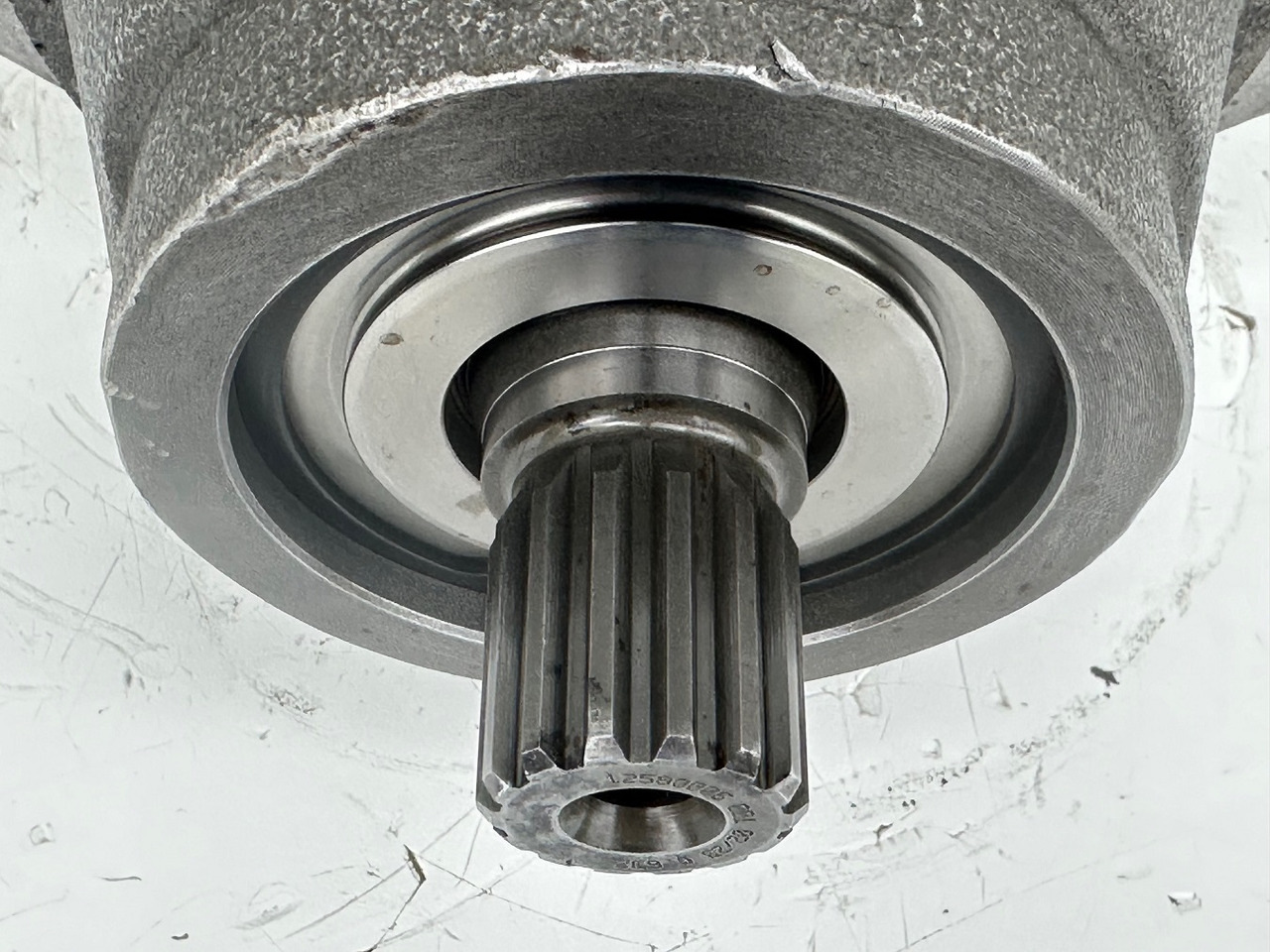 Hydraulimoottori - Rakennuskoneet Liebherr Hydraulikeinbaumotor FMF045, ID-Nr.10132702. A924, LH30C, LH30M, LH35M, LH35MT, LH40C, LH40CP, LH40M, LH40MP, LH50CHR, LH50M, LH50MHR, LH50MT. #23.12.01058#: kuva Hydraulimoottori - Rakennuskoneet Liebherr Hydraulikeinbaumotor FMF045, ID-Nr.10132702. A924, LH30C, LH30M, LH35M, LH35MT, LH40C, LH40CP, LH40M, LH40MP, LH50CHR, LH50M, LH50MHR, LH50MT. #23.12.01058# Hydraulimoottori - Rakennuskoneet Liebherr Hydraulikeinbaumotor FMF045, ID-Nr.10132702. A924, LH30C, LH30M, LH35M, LH35MT, LH40C, LH40CP, LH40M, LH40MP, LH50CHR, LH50M, LH50MHR, LH50MT. #23.12.01058#: kuva Hydraulimoottori - Rakennuskoneet Liebherr Hydraulikeinbaumotor FMF045, ID-Nr.10132702. A924, LH30C, LH30M, LH35M, LH35MT, LH40C, LH40CP, LH40M, LH40MP, LH50CHR, LH50M, LH50MHR, LH50MT. #23.12.01058#