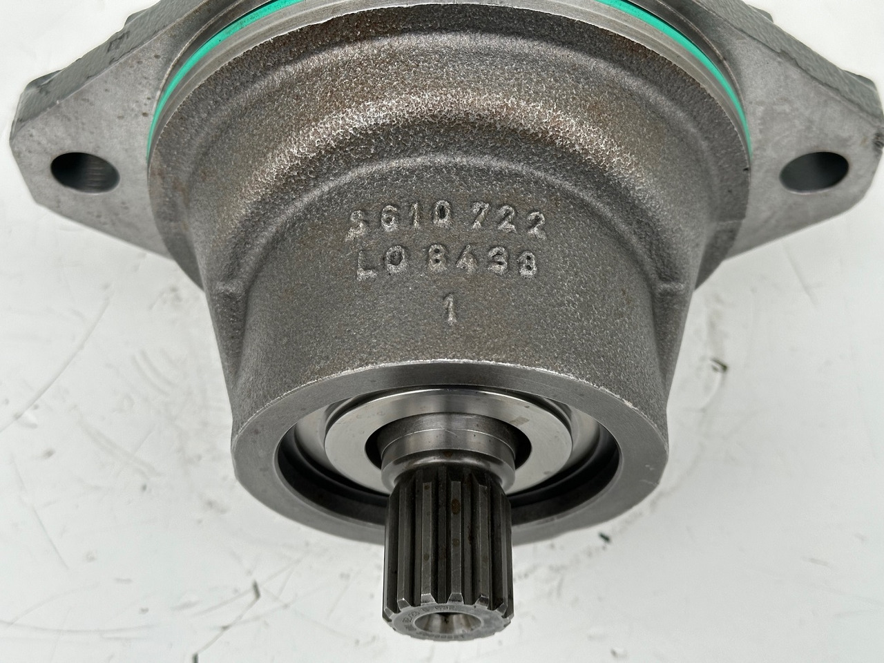 Hydraulimoottori - Rakennuskoneet Liebherr Hydraulikeinbaumotor FMF045, ID-Nr.10132702. A924, LH30C, LH30M, LH35M, LH35MT, LH40C, LH40CP, LH40M, LH40MP, LH50CHR, LH50M, LH50MHR, LH50MT. #23.12.01058#: kuva Hydraulimoottori - Rakennuskoneet Liebherr Hydraulikeinbaumotor FMF045, ID-Nr.10132702. A924, LH30C, LH30M, LH35M, LH35MT, LH40C, LH40CP, LH40M, LH40MP, LH50CHR, LH50M, LH50MHR, LH50MT. #23.12.01058# Hydraulimoottori - Rakennuskoneet Liebherr Hydraulikeinbaumotor FMF045, ID-Nr.10132702. A924, LH30C, LH30M, LH35M, LH35MT, LH40C, LH40CP, LH40M, LH40MP, LH50CHR, LH50M, LH50MHR, LH50MT. #23.12.01058#: kuva Hydraulimoottori - Rakennuskoneet Liebherr Hydraulikeinbaumotor FMF045, ID-Nr.10132702. A924, LH30C, LH30M, LH35M, LH35MT, LH40C, LH40CP, LH40M, LH40MP, LH50CHR, LH50M, LH50MHR, LH50MT. #23.12.01058#