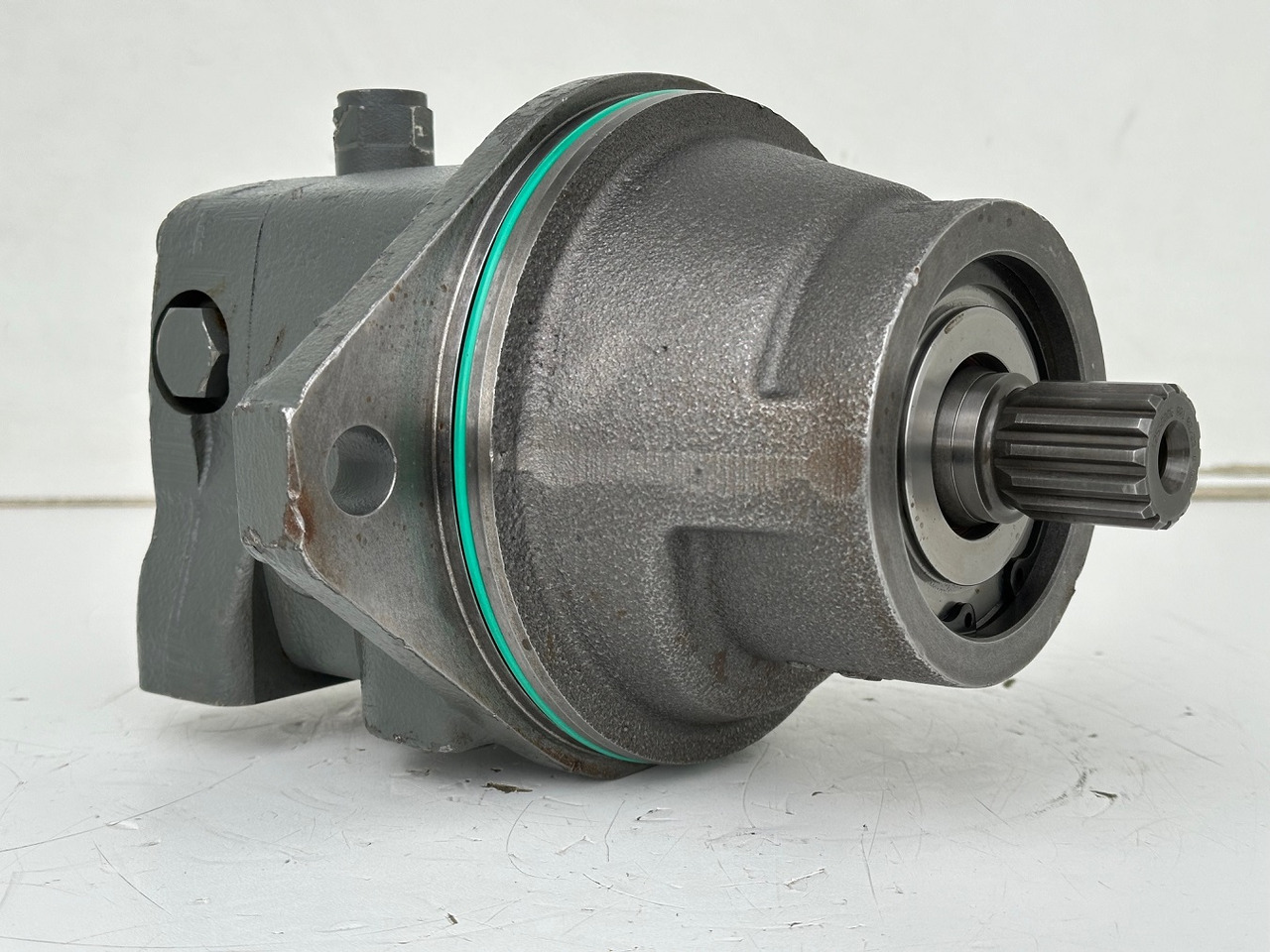 Liebherr Hydraulikeinbaumotor FMF045, ID-Nr.10132702. A924, LH30C, LH30M, LH35M, LH35MT, LH40C, LH40CP, LH40M, LH40MP, LH50CHR, LH50M, LH50MHR, LH50MT. #23.12.01063# - Hydraulimoottori - Rakennuskoneet: kuva Liebherr Hydraulikeinbaumotor FMF045, ID-Nr.10132702. A924, LH30C, LH30M, LH35M, LH35MT, LH40C, LH40CP, LH40M, LH40MP, LH50CHR, LH50M, LH50MHR, LH50MT. #23.12.01063# - Hydraulimoottori - Rakennuskoneet Liebherr Hydraulikeinbaumotor FMF045, ID-Nr.10132702. A924, LH30C, LH30M, LH35M, LH35MT, LH40C, LH40CP, LH40M, LH40MP, LH50CHR, LH50M, LH50MHR, LH50MT. #23.12.01063# - Hydraulimoottori - Rakennuskoneet: kuva Liebherr Hydraulikeinbaumotor FMF045, ID-Nr.10132702. A924, LH30C, LH30M, LH35M, LH35MT, LH40C, LH40CP, LH40M, LH40MP, LH50CHR, LH50M, LH50MHR, LH50MT. #23.12.01063# - Hydraulimoottori - Rakennuskoneet