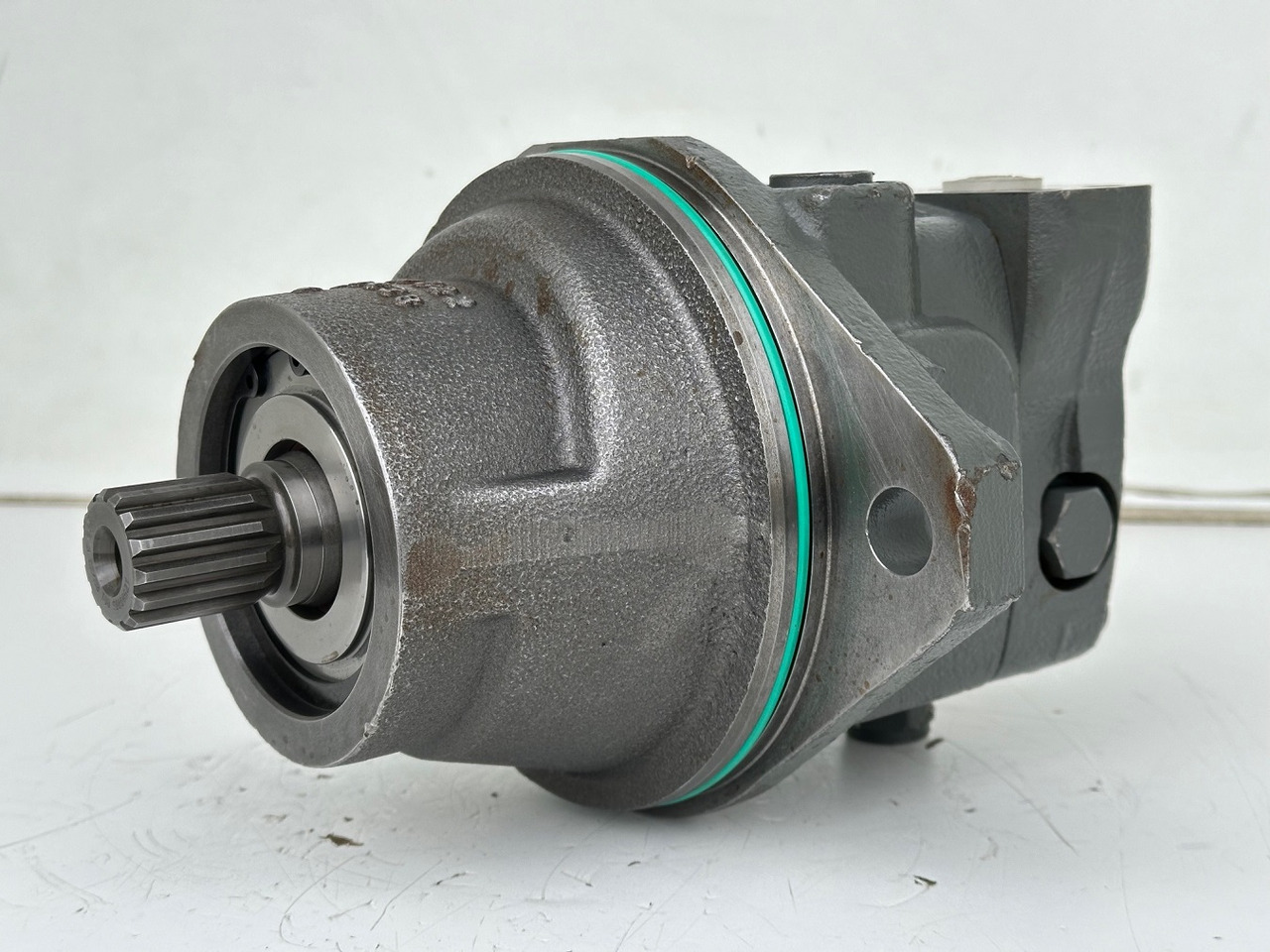 Liebherr Hydraulikeinbaumotor FMF045, ID-Nr.10132702. A924, LH30C, LH30M, LH35M, LH35MT, LH40C, LH40CP, LH40M, LH40MP, LH50CHR, LH50M, LH50MHR, LH50MT. #23.12.01063# - Hydraulimoottori - Rakennuskoneet: kuva Liebherr Hydraulikeinbaumotor FMF045, ID-Nr.10132702. A924, LH30C, LH30M, LH35M, LH35MT, LH40C, LH40CP, LH40M, LH40MP, LH50CHR, LH50M, LH50MHR, LH50MT. #23.12.01063# - Hydraulimoottori - Rakennuskoneet Liebherr Hydraulikeinbaumotor FMF045, ID-Nr.10132702. A924, LH30C, LH30M, LH35M, LH35MT, LH40C, LH40CP, LH40M, LH40MP, LH50CHR, LH50M, LH50MHR, LH50MT. #23.12.01063# - Hydraulimoottori - Rakennuskoneet: kuva Liebherr Hydraulikeinbaumotor FMF045, ID-Nr.10132702. A924, LH30C, LH30M, LH35M, LH35MT, LH40C, LH40CP, LH40M, LH40MP, LH50CHR, LH50M, LH50MHR, LH50MT. #23.12.01063# - Hydraulimoottori - Rakennuskoneet