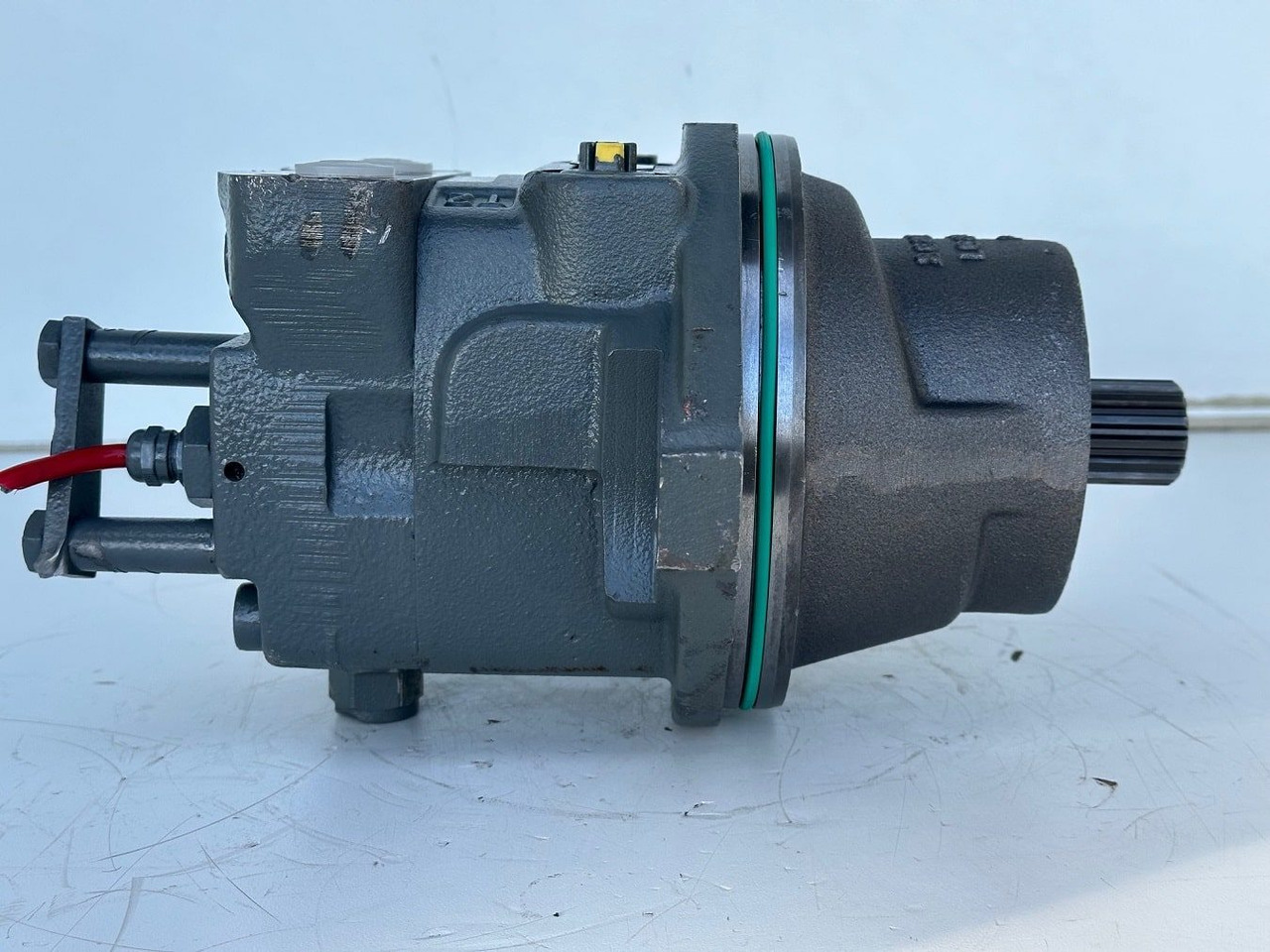 Liebherr Hydraulikeinbaumotor FMF045, ID-Nr.10132702. A924,LH30C,LH30M,LH35M,LH35MT,LH40C,LH40CP,LH40M,LH40MP,LH50CHR,LH50M,LH50MHR,LH50MT. #23.12.01074# - Hydraulimoottori - Pyöräalustainen kaivinkone: kuva Liebherr Hydraulikeinbaumotor FMF045, ID-Nr.10132702. A924,LH30C,LH30M,LH35M,LH35MT,LH40C,LH40CP,LH40M,LH40MP,LH50CHR,LH50M,LH50MHR,LH50MT. #23.12.01074# - Hydraulimoottori - Pyöräalustainen kaivinkone Liebherr Hydraulikeinbaumotor FMF045, ID-Nr.10132702. A924,LH30C,LH30M,LH35M,LH35MT,LH40C,LH40CP,LH40M,LH40MP,LH50CHR,LH50M,LH50MHR,LH50MT. #23.12.01074# - Hydraulimoottori - Pyöräalustainen kaivinkone: kuva Liebherr Hydraulikeinbaumotor FMF045, ID-Nr.10132702. A924,LH30C,LH30M,LH35M,LH35MT,LH40C,LH40CP,LH40M,LH40MP,LH50CHR,LH50M,LH50MHR,LH50MT. #23.12.01074# - Hydraulimoottori - Pyöräalustainen kaivinkone