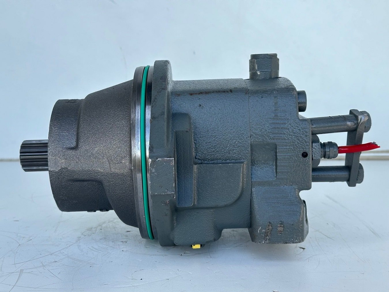 Liebherr Hydraulikeinbaumotor FMF045, ID-Nr.10132702. A924,LH30C,LH30M,LH35M,LH35MT,LH40C,LH40CP,LH40M,LH40MP,LH50CHR,LH50M,LH50MHR,LH50MT. #23.12.01074# - Hydraulimoottori - Pyöräalustainen kaivinkone: kuva Liebherr Hydraulikeinbaumotor FMF045, ID-Nr.10132702. A924,LH30C,LH30M,LH35M,LH35MT,LH40C,LH40CP,LH40M,LH40MP,LH50CHR,LH50M,LH50MHR,LH50MT. #23.12.01074# - Hydraulimoottori - Pyöräalustainen kaivinkone Liebherr Hydraulikeinbaumotor FMF045, ID-Nr.10132702. A924,LH30C,LH30M,LH35M,LH35MT,LH40C,LH40CP,LH40M,LH40MP,LH50CHR,LH50M,LH50MHR,LH50MT. #23.12.01074# - Hydraulimoottori - Pyöräalustainen kaivinkone: kuva Liebherr Hydraulikeinbaumotor FMF045, ID-Nr.10132702. A924,LH30C,LH30M,LH35M,LH35MT,LH40C,LH40CP,LH40M,LH40MP,LH50CHR,LH50M,LH50MHR,LH50MT. #23.12.01074# - Hydraulimoottori - Pyöräalustainen kaivinkone