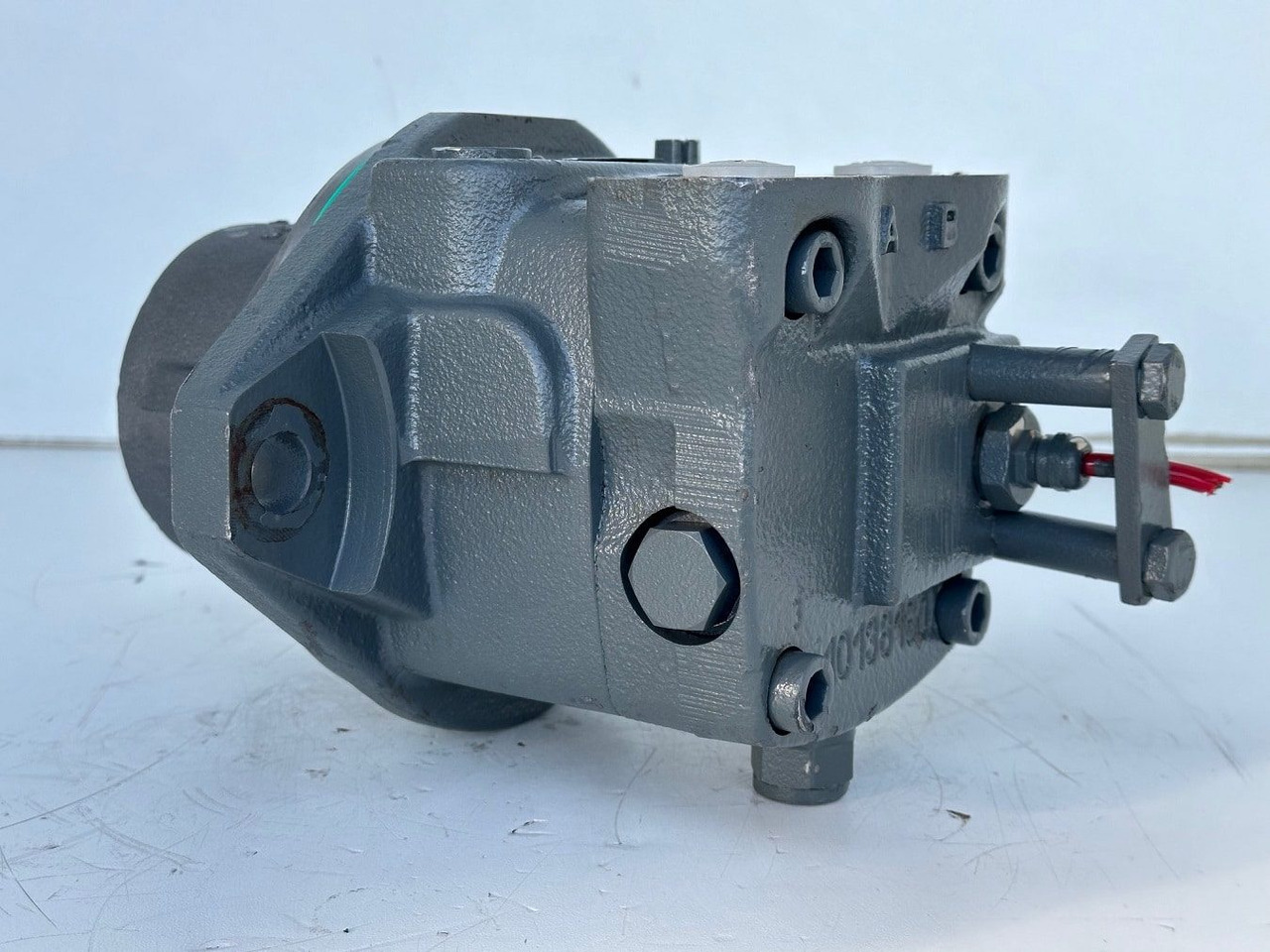 Liebherr Hydraulikeinbaumotor FMF045, ID-Nr.10132702. A924,LH30C,LH30M,LH35M,LH35MT,LH40C,LH40CP,LH40M,LH40MP,LH50CHR,LH50M,LH50MHR,LH50MT. #23.12.01074# - Hydraulimoottori - Pyöräalustainen kaivinkone: kuva Liebherr Hydraulikeinbaumotor FMF045, ID-Nr.10132702. A924,LH30C,LH30M,LH35M,LH35MT,LH40C,LH40CP,LH40M,LH40MP,LH50CHR,LH50M,LH50MHR,LH50MT. #23.12.01074# - Hydraulimoottori - Pyöräalustainen kaivinkone Liebherr Hydraulikeinbaumotor FMF045, ID-Nr.10132702. A924,LH30C,LH30M,LH35M,LH35MT,LH40C,LH40CP,LH40M,LH40MP,LH50CHR,LH50M,LH50MHR,LH50MT. #23.12.01074# - Hydraulimoottori - Pyöräalustainen kaivinkone: kuva Liebherr Hydraulikeinbaumotor FMF045, ID-Nr.10132702. A924,LH30C,LH30M,LH35M,LH35MT,LH40C,LH40CP,LH40M,LH40MP,LH50CHR,LH50M,LH50MHR,LH50MT. #23.12.01074# - Hydraulimoottori - Pyöräalustainen kaivinkone