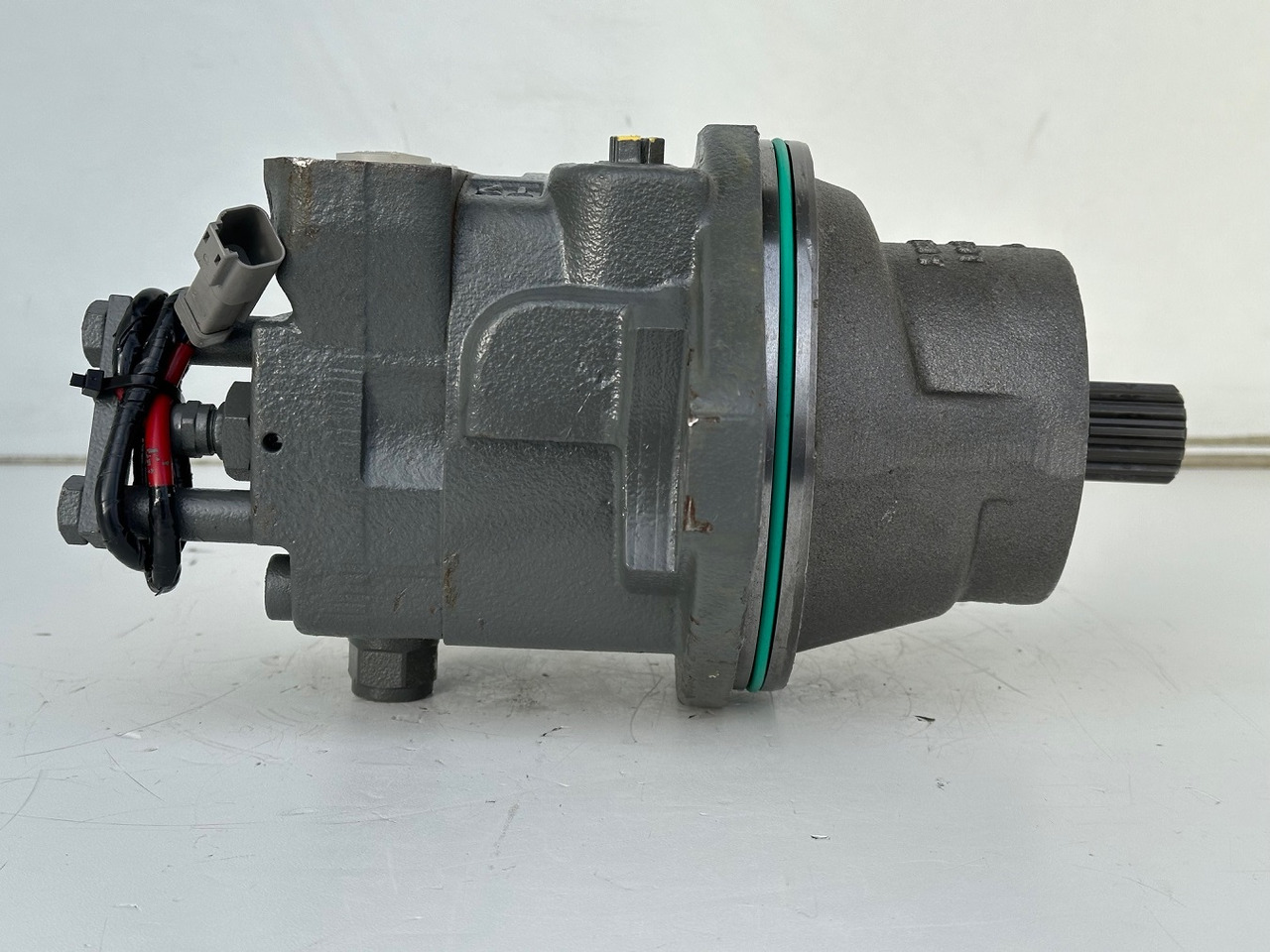 Liebherr Hydraulikeinbaumotor FMF045, ID-Nr.10132702. A924, LH30C, LH30M, LH35M, LH35MT, LH40C, LH40CP, LH40M, LH40MP, LH50CHR, LH50M, LH50MHR, LH50MT. #23.12.01811# - Hydraulimoottori - Rakennuskoneet: kuva Liebherr Hydraulikeinbaumotor FMF045, ID-Nr.10132702. A924, LH30C, LH30M, LH35M, LH35MT, LH40C, LH40CP, LH40M, LH40MP, LH50CHR, LH50M, LH50MHR, LH50MT. #23.12.01811# - Hydraulimoottori - Rakennuskoneet Liebherr Hydraulikeinbaumotor FMF045, ID-Nr.10132702. A924, LH30C, LH30M, LH35M, LH35MT, LH40C, LH40CP, LH40M, LH40MP, LH50CHR, LH50M, LH50MHR, LH50MT. #23.12.01811# - Hydraulimoottori - Rakennuskoneet: kuva Liebherr Hydraulikeinbaumotor FMF045, ID-Nr.10132702. A924, LH30C, LH30M, LH35M, LH35MT, LH40C, LH40CP, LH40M, LH40MP, LH50CHR, LH50M, LH50MHR, LH50MT. #23.12.01811# - Hydraulimoottori - Rakennuskoneet