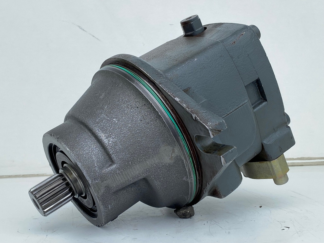 Liebherr Hydraulikeinbaumotor FMF090, ID-Nr.10120382 - ID-Nr.9273168 - ID-Nr.9074075. A900, A944, LH60, E942, EP944, ER944, LOS942, LOS944, P942, P944, R934 TR, R940, R942, R944, R946, R950. #17868 - Hydraulimoottori - Telakaivukone: kuva Liebherr Hydraulikeinbaumotor FMF090, ID-Nr.10120382 - ID-Nr.9273168 - ID-Nr.9074075. A900, A944, LH60, E942, EP944, ER944, LOS942, LOS944, P942, P944, R934 TR, R940, R942, R944, R946, R950. #17868 - Hydraulimoottori - Telakaivukone Liebherr Hydraulikeinbaumotor FMF090, ID-Nr.10120382 - ID-Nr.9273168 - ID-Nr.9074075. A900, A944, LH60, E942, EP944, ER944, LOS942, LOS944, P942, P944, R934 TR, R940, R942, R944, R946, R950. #17868 - Hydraulimoottori - Telakaivukone: kuva Liebherr Hydraulikeinbaumotor FMF090, ID-Nr.10120382 - ID-Nr.9273168 - ID-Nr.9074075. A900, A944, LH60, E942, EP944, ER944, LOS942, LOS944, P942, P944, R934 TR, R940, R942, R944, R946, R950. #17868 - Hydraulimoottori - Telakaivukone