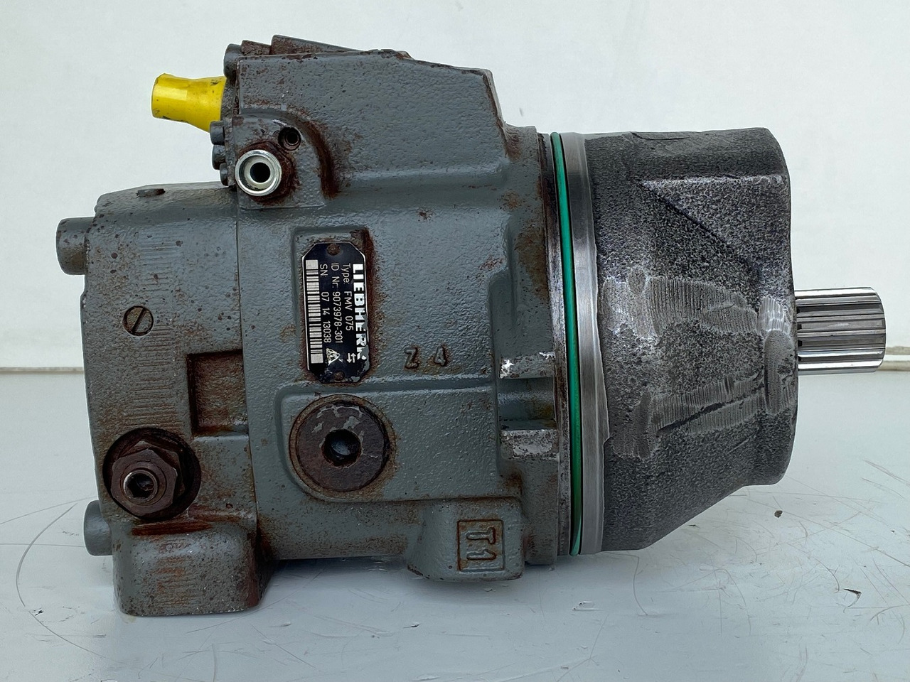 Liebherr Hydraulikeinbaumotor FMV075, ID-Nr.9073978. LOS914, LOS924, R902, R904, R912, R914, R922, R924, R924 COMP, R924 COMPA. #13038# - Hydraulimoottori - Telakaivukone: kuva Liebherr Hydraulikeinbaumotor FMV075, ID-Nr.9073978. LOS914, LOS924, R902, R904, R912, R914, R922, R924, R924 COMP, R924 COMPA. #13038# - Hydraulimoottori - Telakaivukone Liebherr Hydraulikeinbaumotor FMV075, ID-Nr.9073978. LOS914, LOS924, R902, R904, R912, R914, R922, R924, R924 COMP, R924 COMPA. #13038# - Hydraulimoottori - Telakaivukone: kuva Liebherr Hydraulikeinbaumotor FMV075, ID-Nr.9073978. LOS914, LOS924, R902, R904, R912, R914, R922, R924, R924 COMP, R924 COMPA. #13038# - Hydraulimoottori - Telakaivukone