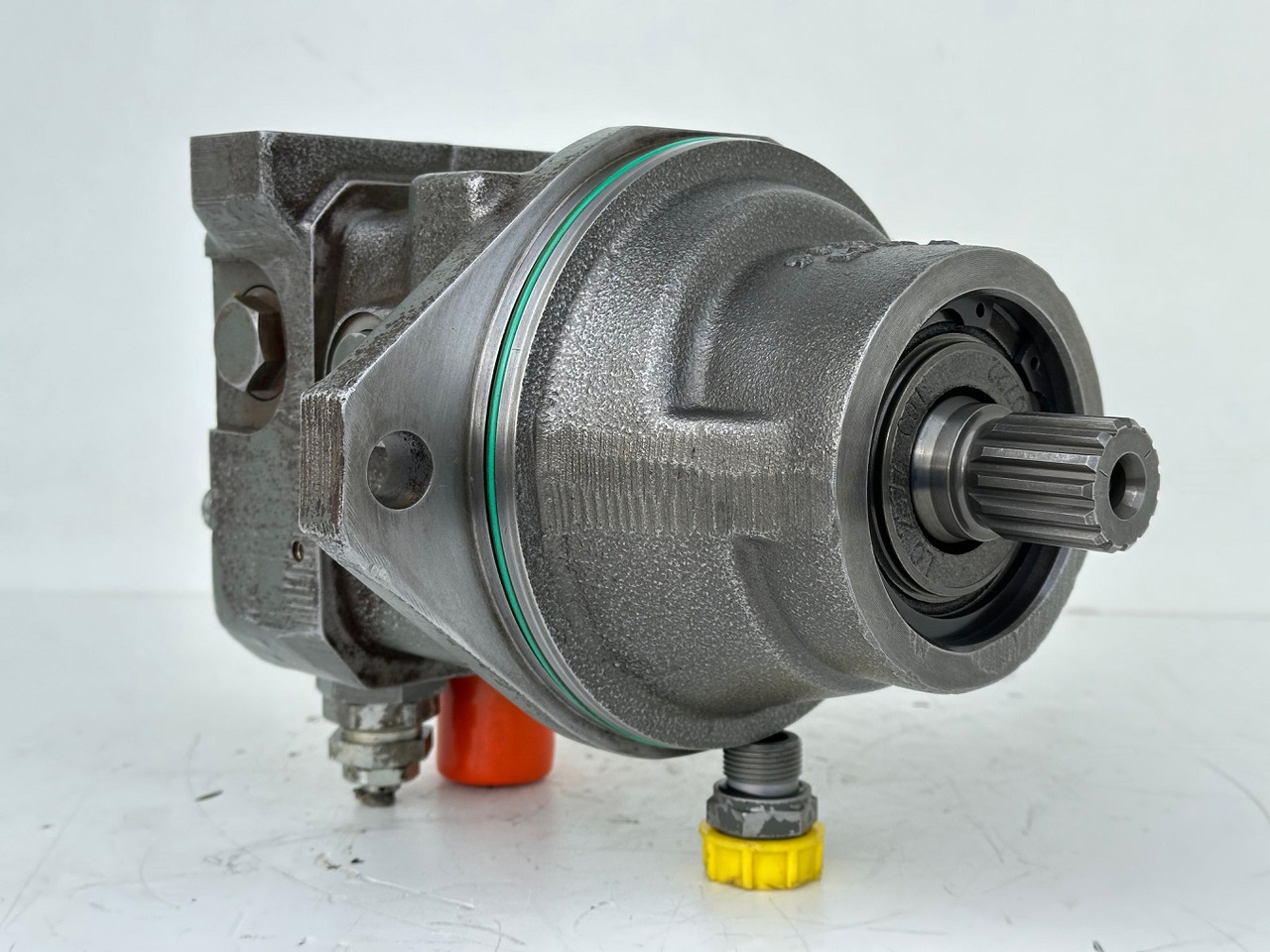 Liebherr Hydraulikeinbaumotor Typ:FMF045. ID-Nr.9075181 - ID-Nr.10125041 - ID-Nr.10125043. A309, A311, A312, A314, A316, A900, A904, A918, R313, R317, R900, R904. #10125043.39905# - Hydraulimoottori - Telakaivukone: kuva Liebherr Hydraulikeinbaumotor Typ:FMF045. ID-Nr.9075181 - ID-Nr.10125041 - ID-Nr.10125043. A309, A311, A312, A314, A316, A900, A904, A918, R313, R317, R900, R904. #10125043.39905# - Hydraulimoottori - Telakaivukone Liebherr Hydraulikeinbaumotor Typ:FMF045. ID-Nr.9075181 - ID-Nr.10125041 - ID-Nr.10125043. A309, A311, A312, A314, A316, A900, A904, A918, R313, R317, R900, R904. #10125043.39905# - Hydraulimoottori - Telakaivukone: kuva Liebherr Hydraulikeinbaumotor Typ:FMF045. ID-Nr.9075181 - ID-Nr.10125041 - ID-Nr.10125043. A309, A311, A312, A314, A316, A900, A904, A918, R313, R317, R900, R904. #10125043.39905# - Hydraulimoottori - Telakaivukone