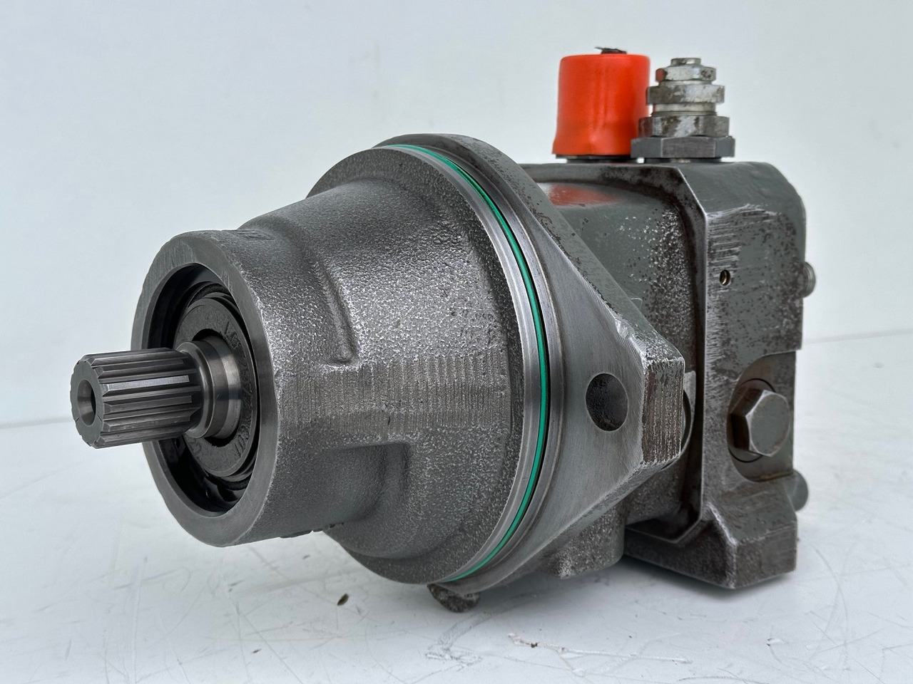 Liebherr Hydraulikeinbaumotor Typ:FMF045. ID-Nr.9075181 - ID-Nr.10125041 - ID-Nr.10125043. A309, A311, A312, A314, A316, A900, A904, A918, R313, R317, R900, R904. #10125043.39905# - Hydraulimoottori - Telakaivukone: kuva Liebherr Hydraulikeinbaumotor Typ:FMF045. ID-Nr.9075181 - ID-Nr.10125041 - ID-Nr.10125043. A309, A311, A312, A314, A316, A900, A904, A918, R313, R317, R900, R904. #10125043.39905# - Hydraulimoottori - Telakaivukone Liebherr Hydraulikeinbaumotor Typ:FMF045. ID-Nr.9075181 - ID-Nr.10125041 - ID-Nr.10125043. A309, A311, A312, A314, A316, A900, A904, A918, R313, R317, R900, R904. #10125043.39905# - Hydraulimoottori - Telakaivukone: kuva Liebherr Hydraulikeinbaumotor Typ:FMF045. ID-Nr.9075181 - ID-Nr.10125041 - ID-Nr.10125043. A309, A311, A312, A314, A316, A900, A904, A918, R313, R317, R900, R904. #10125043.39905# - Hydraulimoottori - Telakaivukone