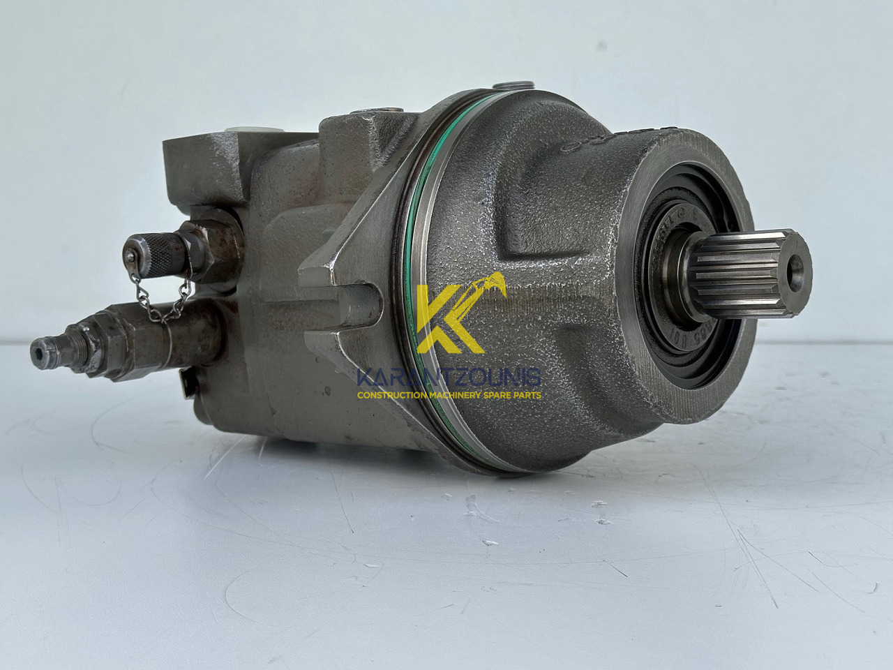 Liebherr Hydraulikeinbaumotor Typ:FMF058, ID-Nr.10122576 - ID-Nr.10145827 - ID-Nr.11371069. LOS1906, P924 COMP , R906, R906 PROTO, R916, R922, R924, R924 COMP, R926 COMP, R926 K LC. #11371069.08604# - Hydraulimoottori - Telakaivukone: kuva Liebherr Hydraulikeinbaumotor Typ:FMF058, ID-Nr.10122576 - ID-Nr.10145827 - ID-Nr.11371069. LOS1906, P924 COMP , R906, R906 PROTO, R916, R922, R924, R924 COMP, R926 COMP, R926 K LC. #11371069.08604# - Hydraulimoottori - Telakaivukone Liebherr Hydraulikeinbaumotor Typ:FMF058, ID-Nr.10122576 - ID-Nr.10145827 - ID-Nr.11371069. LOS1906, P924 COMP , R906, R906 PROTO, R916, R922, R924, R924 COMP, R926 COMP, R926 K LC. #11371069.08604# - Hydraulimoottori - Telakaivukone: kuva Liebherr Hydraulikeinbaumotor Typ:FMF058, ID-Nr.10122576 - ID-Nr.10145827 - ID-Nr.11371069. LOS1906, P924 COMP , R906, R906 PROTO, R916, R922, R924, R924 COMP, R926 COMP, R926 K LC. #11371069.08604# - Hydraulimoottori - Telakaivukone