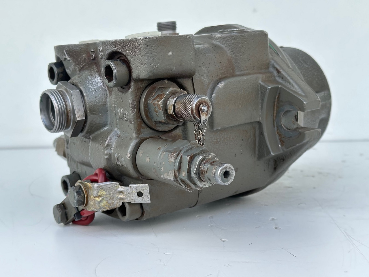 Liebherr Hydraulikeinbaumotor Typ:FMF058, ID-Nr.10122576 - ID-Nr.10145827 - ID-Nr.11371069. LOS1906, P924 COMP , R906, R906 PROTO, R916, R922, R924, R924 COMP, R926 COMP, R926 K LC. #11371069.43199# - Kääntömoottori - Rakennuskoneet: kuva Liebherr Hydraulikeinbaumotor Typ:FMF058, ID-Nr.10122576 - ID-Nr.10145827 - ID-Nr.11371069. LOS1906, P924 COMP , R906, R906 PROTO, R916, R922, R924, R924 COMP, R926 COMP, R926 K LC. #11371069.43199# - Kääntömoottori - Rakennuskoneet Liebherr Hydraulikeinbaumotor Typ:FMF058, ID-Nr.10122576 - ID-Nr.10145827 - ID-Nr.11371069. LOS1906, P924 COMP , R906, R906 PROTO, R916, R922, R924, R924 COMP, R926 COMP, R926 K LC. #11371069.43199# - Kääntömoottori - Rakennuskoneet: kuva Liebherr Hydraulikeinbaumotor Typ:FMF058, ID-Nr.10122576 - ID-Nr.10145827 - ID-Nr.11371069. LOS1906, P924 COMP , R906, R906 PROTO, R916, R922, R924, R924 COMP, R926 COMP, R926 K LC. #11371069.43199# - Kääntömoottori - Rakennuskoneet