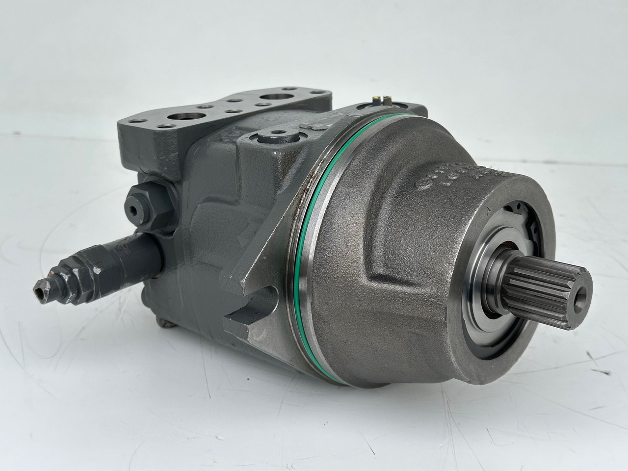 Liebherr Hydraulikeinbaumotor Typ:FMF058. ID-Nr.12483261. SAT275/266. R926 K-LC-1565, R926 K-LC-1827, R930 T-1980. #12483261.00573# - Hydraulimoottori - Telakaivukone: kuva Liebherr Hydraulikeinbaumotor Typ:FMF058. ID-Nr.12483261. SAT275/266. R926 K-LC-1565, R926 K-LC-1827, R930 T-1980. #12483261.00573# - Hydraulimoottori - Telakaivukone Liebherr Hydraulikeinbaumotor Typ:FMF058. ID-Nr.12483261. SAT275/266. R926 K-LC-1565, R926 K-LC-1827, R930 T-1980. #12483261.00573# - Hydraulimoottori - Telakaivukone: kuva Liebherr Hydraulikeinbaumotor Typ:FMF058. ID-Nr.12483261. SAT275/266. R926 K-LC-1565, R926 K-LC-1827, R930 T-1980. #12483261.00573# - Hydraulimoottori - Telakaivukone