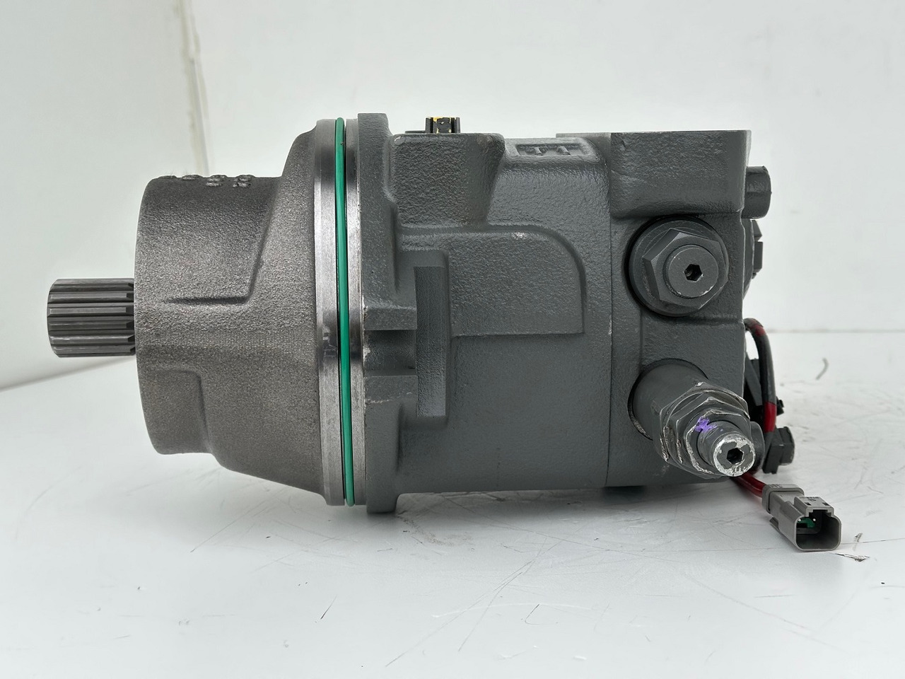 Liebherr Hydraulikeinbaumotor Typ:FMF058. ID-Nr.12483261. SAT275/266. R926 K-LC-1565, R926 K-LC-1827, R930 T-1980. #12483261.00573# - Hydraulimoottori - Telakaivukone: kuva Liebherr Hydraulikeinbaumotor Typ:FMF058. ID-Nr.12483261. SAT275/266. R926 K-LC-1565, R926 K-LC-1827, R930 T-1980. #12483261.00573# - Hydraulimoottori - Telakaivukone Liebherr Hydraulikeinbaumotor Typ:FMF058. ID-Nr.12483261. SAT275/266. R926 K-LC-1565, R926 K-LC-1827, R930 T-1980. #12483261.00573# - Hydraulimoottori - Telakaivukone: kuva Liebherr Hydraulikeinbaumotor Typ:FMF058. ID-Nr.12483261. SAT275/266. R926 K-LC-1565, R926 K-LC-1827, R930 T-1980. #12483261.00573# - Hydraulimoottori - Telakaivukone