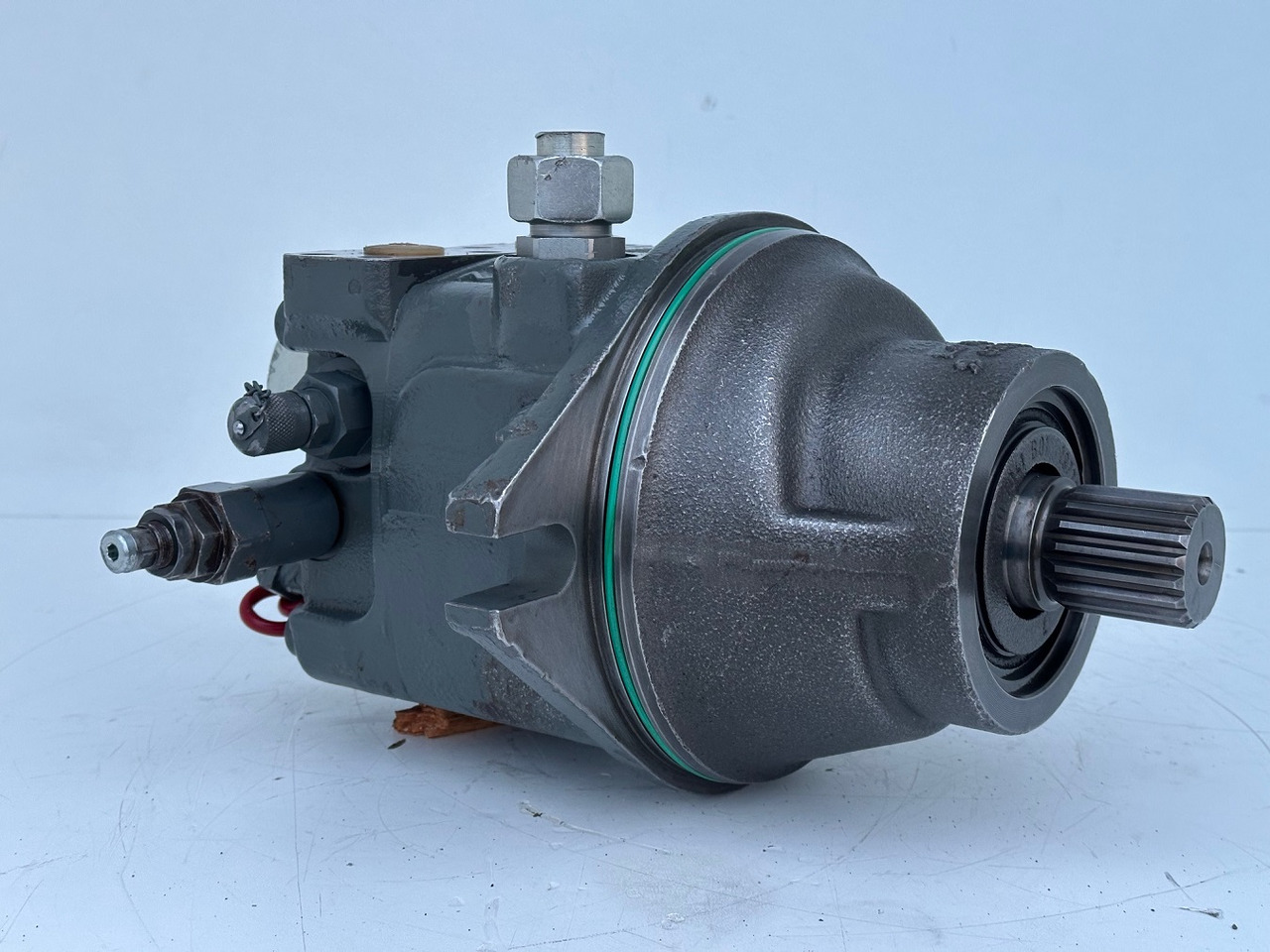 Liebherr Hydraulikeinbaumotor Typ:FMF090. ID-Nr.10139164 - ID-Nr.11371743. R946 LC, R946 LC-V, R946 NLC, R946 S-HD, R950 LC-V, R950 S-HD, R950. #11371743.11929# - Kääntömoottori - Kaivuri: kuva Liebherr Hydraulikeinbaumotor Typ:FMF090. ID-Nr.10139164 - ID-Nr.11371743. R946 LC, R946 LC-V, R946 NLC, R946 S-HD, R950 LC-V, R950 S-HD, R950. #11371743.11929# - Kääntömoottori - Kaivuri Liebherr Hydraulikeinbaumotor Typ:FMF090. ID-Nr.10139164 - ID-Nr.11371743. R946 LC, R946 LC-V, R946 NLC, R946 S-HD, R950 LC-V, R950 S-HD, R950. #11371743.11929# - Kääntömoottori - Kaivuri: kuva Liebherr Hydraulikeinbaumotor Typ:FMF090. ID-Nr.10139164 - ID-Nr.11371743. R946 LC, R946 LC-V, R946 NLC, R946 S-HD, R950 LC-V, R950 S-HD, R950. #11371743.11929# - Kääntömoottori - Kaivuri