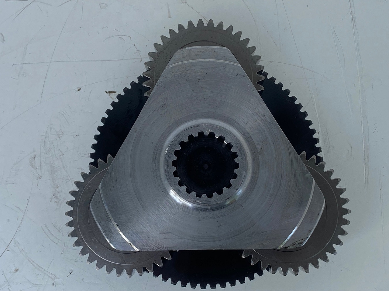 Kääntömoottori - Telakaivukone Liebherr Lamellenträger ID-Nr.944390203 - Planetenräder ID-Nr.90213984 - Planetenträger ID-Nr.944390003. SAT250/278 - SAT250/287 - SAT250A300. #PLA1550#: kuva Kääntömoottori - Telakaivukone Liebherr Lamellenträger ID-Nr.944390203 - Planetenräder ID-Nr.90213984 - Planetenträger ID-Nr.944390003. SAT250/278 - SAT250/287 - SAT250A300. #PLA1550# Kääntömoottori - Telakaivukone Liebherr Lamellenträger ID-Nr.944390203 - Planetenräder ID-Nr.90213984 - Planetenträger ID-Nr.944390003. SAT250/278 - SAT250/287 - SAT250A300. #PLA1550#: kuva Kääntömoottori - Telakaivukone Liebherr Lamellenträger ID-Nr.944390203 - Planetenräder ID-Nr.90213984 - Planetenträger ID-Nr.944390003. SAT250/278 - SAT250/287 - SAT250A300. #PLA1550#