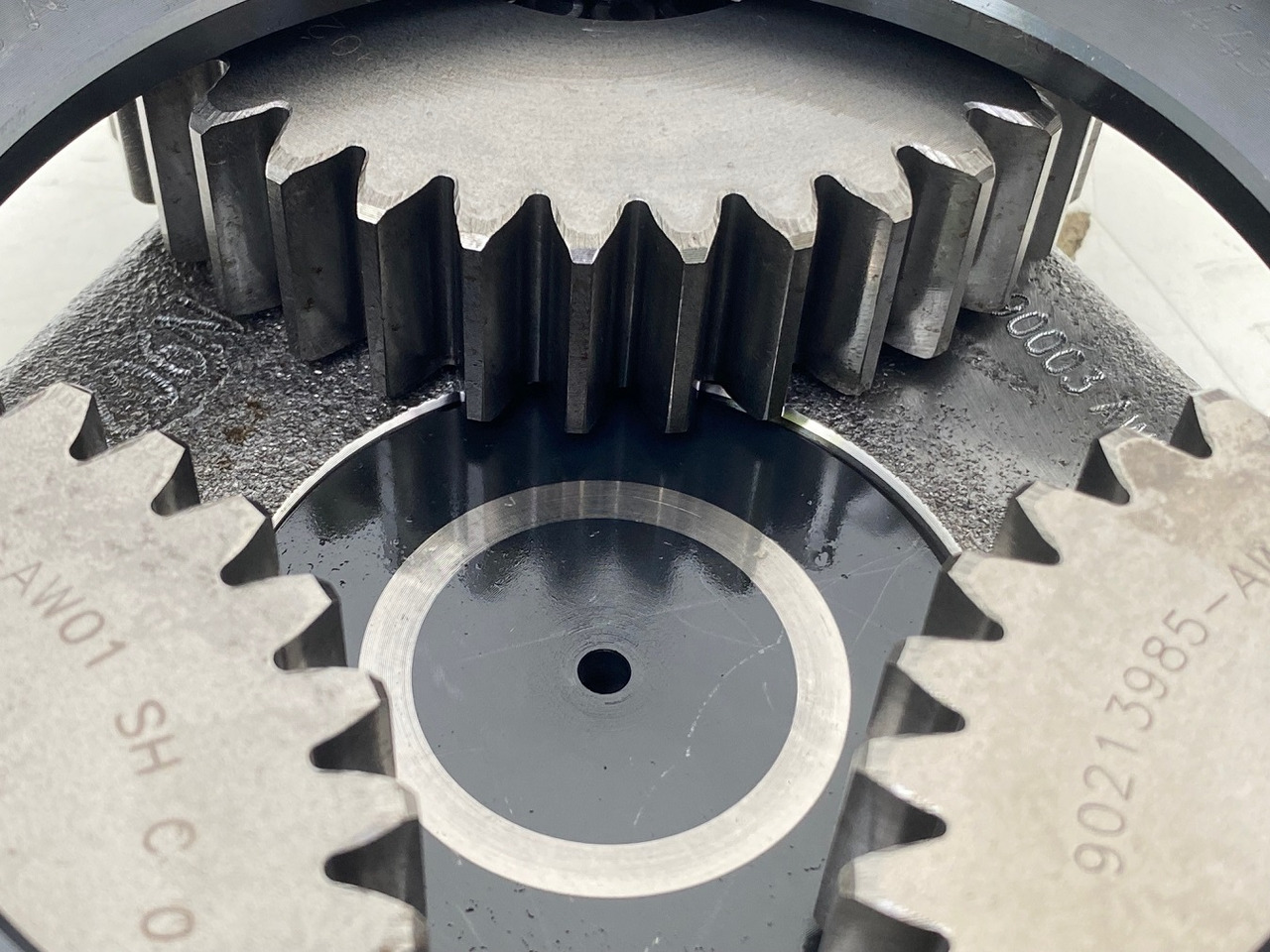 Kääntömoottori - Telakaivukone Liebherr Lamellenträger ID-Nr.944390203 - Planetenräder ID-Nr.90213984 - Planetenträger ID-Nr.944390003. SAT250/278 - SAT250/287 - SAT250A300. #PLA1550#: kuva Kääntömoottori - Telakaivukone Liebherr Lamellenträger ID-Nr.944390203 - Planetenräder ID-Nr.90213984 - Planetenträger ID-Nr.944390003. SAT250/278 - SAT250/287 - SAT250A300. #PLA1550# Kääntömoottori - Telakaivukone Liebherr Lamellenträger ID-Nr.944390203 - Planetenräder ID-Nr.90213984 - Planetenträger ID-Nr.944390003. SAT250/278 - SAT250/287 - SAT250A300. #PLA1550#: kuva Kääntömoottori - Telakaivukone Liebherr Lamellenträger ID-Nr.944390203 - Planetenräder ID-Nr.90213984 - Planetenträger ID-Nr.944390003. SAT250/278 - SAT250/287 - SAT250A300. #PLA1550#