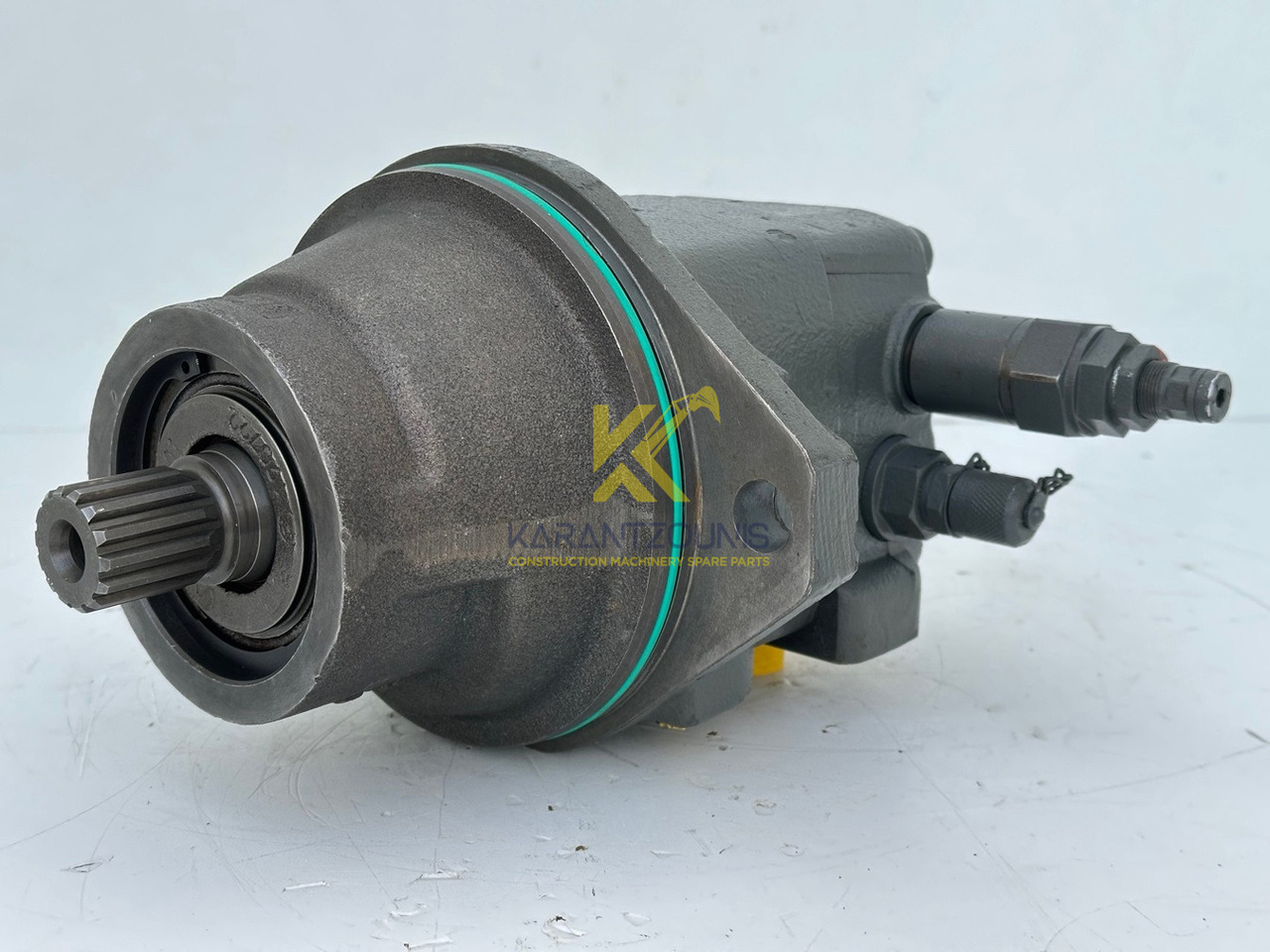 Liebherr Original Hydraulikeinbaumotor Typ:FMF045. ID-Nr.12464216. R914 RAIL, R914 COMP, R914 K-S, R914 K-STD, R918, R918LC, R918NLC, R918 XLC, R920 K-LC, R920 K-NLC. #12464216.25879# - Kääntömoottori - Rakennuskoneet: kuva Liebherr Original Hydraulikeinbaumotor Typ:FMF045. ID-Nr.12464216. R914 RAIL, R914 COMP, R914 K-S, R914 K-STD, R918, R918LC, R918NLC, R918 XLC, R920 K-LC, R920 K-NLC. #12464216.25879# - Kääntömoottori - Rakennuskoneet Liebherr Original Hydraulikeinbaumotor Typ:FMF045. ID-Nr.12464216. R914 RAIL, R914 COMP, R914 K-S, R914 K-STD, R918, R918LC, R918NLC, R918 XLC, R920 K-LC, R920 K-NLC. #12464216.25879# - Kääntömoottori - Rakennuskoneet: kuva Liebherr Original Hydraulikeinbaumotor Typ:FMF045. ID-Nr.12464216. R914 RAIL, R914 COMP, R914 K-S, R914 K-STD, R918, R918LC, R918NLC, R918 XLC, R920 K-LC, R920 K-NLC. #12464216.25879# - Kääntömoottori - Rakennuskoneet