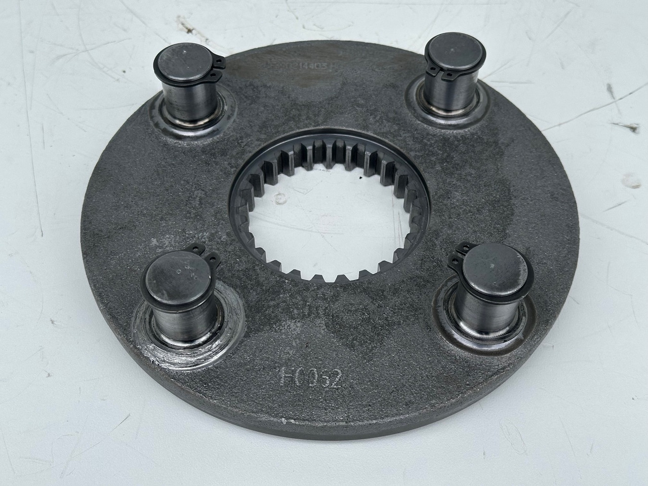 Liebherr Planetenträger ID-Nr.90214403. SAT275A290. R922 LC-1486. R924 LC-1487. #90214403.HO.925# - Kääntömoottori - Rakennuskoneet: kuva Liebherr Planetenträger ID-Nr.90214403. SAT275A290. R922 LC-1486. R924 LC-1487. #90214403.HO.925# - Kääntömoottori - Rakennuskoneet Liebherr Planetenträger ID-Nr.90214403. SAT275A290. R922 LC-1486. R924 LC-1487. #90214403.HO.925# - Kääntömoottori - Rakennuskoneet: kuva Liebherr Planetenträger ID-Nr.90214403. SAT275A290. R922 LC-1486. R924 LC-1487. #90214403.HO.925# - Kääntömoottori - Rakennuskoneet