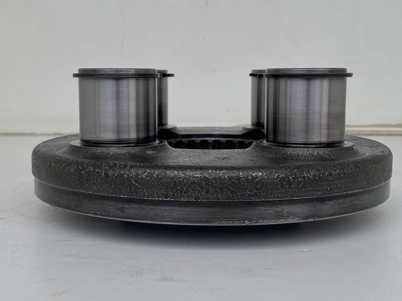 Liebherr Planetenträger ID-Nr.944306303 - ID-Nr.9443063.  A924, A934, LH30, LH35.  #PLANT764# - Kääntömoottori - Rakennuskoneet: kuva  Liebherr Planetenträger ID-Nr.944306303 - ID-Nr.9443063.  A924, A934, LH30, LH35.  #PLANT764# - Kääntömoottori - Rakennuskoneet Liebherr Planetenträger ID-Nr.944306303 - ID-Nr.9443063.  A924, A934, LH30, LH35.  #PLANT764# - Kääntömoottori - Rakennuskoneet: kuva  Liebherr Planetenträger ID-Nr.944306303 - ID-Nr.9443063.  A924, A934, LH30, LH35.  #PLANT764# - Kääntömoottori - Rakennuskoneet