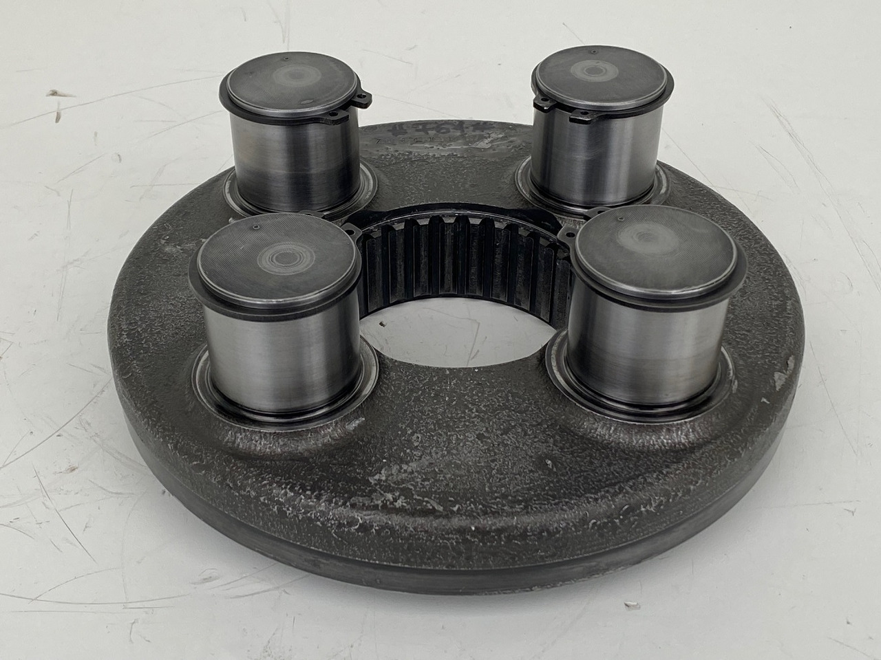 Liebherr Planetenträger ID-Nr.944306303 - ID-Nr.9443063.  A924, A934, LH30, LH35.  #PLANT764# - Kääntömoottori - Rakennuskoneet: kuva  Liebherr Planetenträger ID-Nr.944306303 - ID-Nr.9443063.  A924, A934, LH30, LH35.  #PLANT764# - Kääntömoottori - Rakennuskoneet Liebherr Planetenträger ID-Nr.944306303 - ID-Nr.9443063.  A924, A934, LH30, LH35.  #PLANT764# - Kääntömoottori - Rakennuskoneet: kuva  Liebherr Planetenträger ID-Nr.944306303 - ID-Nr.9443063.  A924, A934, LH30, LH35.  #PLANT764# - Kääntömoottori - Rakennuskoneet