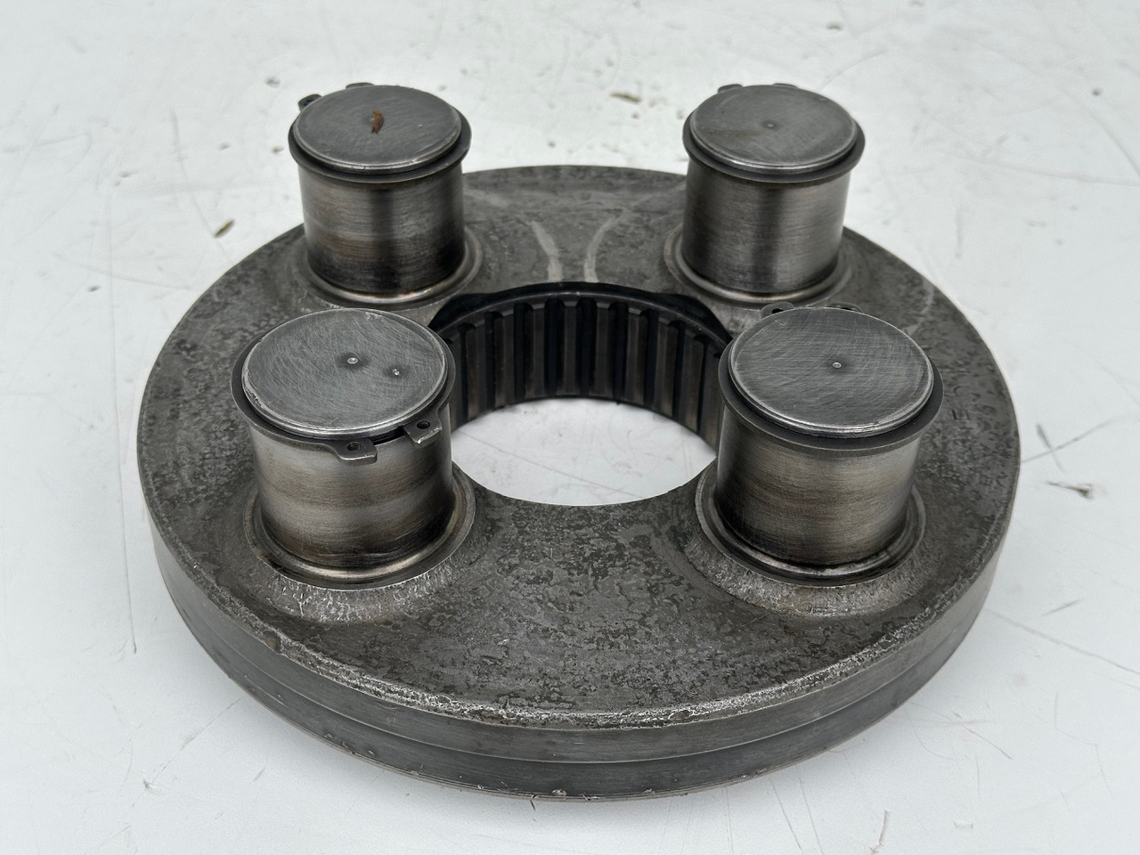 Liebherr Planetenträger ID-Nr.944306303 - ID-Nr.9443063.  A924, A934, LH30, LH35, R906, R916, R922, R924, R926, R932, R934, R944.  #944306303.E5.058# - Kääntömoottori - Rakennuskoneet: kuva  Liebherr Planetenträger ID-Nr.944306303 - ID-Nr.9443063.  A924, A934, LH30, LH35, R906, R916, R922, R924, R926, R932, R934, R944.  #944306303.E5.058# - Kääntömoottori - Rakennuskoneet Liebherr Planetenträger ID-Nr.944306303 - ID-Nr.9443063.  A924, A934, LH30, LH35, R906, R916, R922, R924, R926, R932, R934, R944.  #944306303.E5.058# - Kääntömoottori - Rakennuskoneet: kuva  Liebherr Planetenträger ID-Nr.944306303 - ID-Nr.9443063.  A924, A934, LH30, LH35, R906, R916, R922, R924, R926, R932, R934, R944.  #944306303.E5.058# - Kääntömoottori - Rakennuskoneet