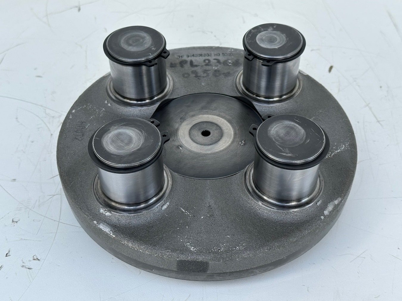 Liebherr Planetenträger ID-Nr.944306303 - ID-Nr.9443063. A924, A934, LH30, LH35, R906, R916, R922, R924, R926, R932, R934, R944. #PLANT2366-0250# - Kääntömoottori - Rakennuskoneet: kuva Liebherr Planetenträger ID-Nr.944306303 - ID-Nr.9443063. A924, A934, LH30, LH35, R906, R916, R922, R924, R926, R932, R934, R944. #PLANT2366-0250# - Kääntömoottori - Rakennuskoneet Liebherr Planetenträger ID-Nr.944306303 - ID-Nr.9443063. A924, A934, LH30, LH35, R906, R916, R922, R924, R926, R932, R934, R944. #PLANT2366-0250# - Kääntömoottori - Rakennuskoneet: kuva Liebherr Planetenträger ID-Nr.944306303 - ID-Nr.9443063. A924, A934, LH30, LH35, R906, R916, R922, R924, R926, R932, R934, R944. #PLANT2366-0250# - Kääntömoottori - Rakennuskoneet