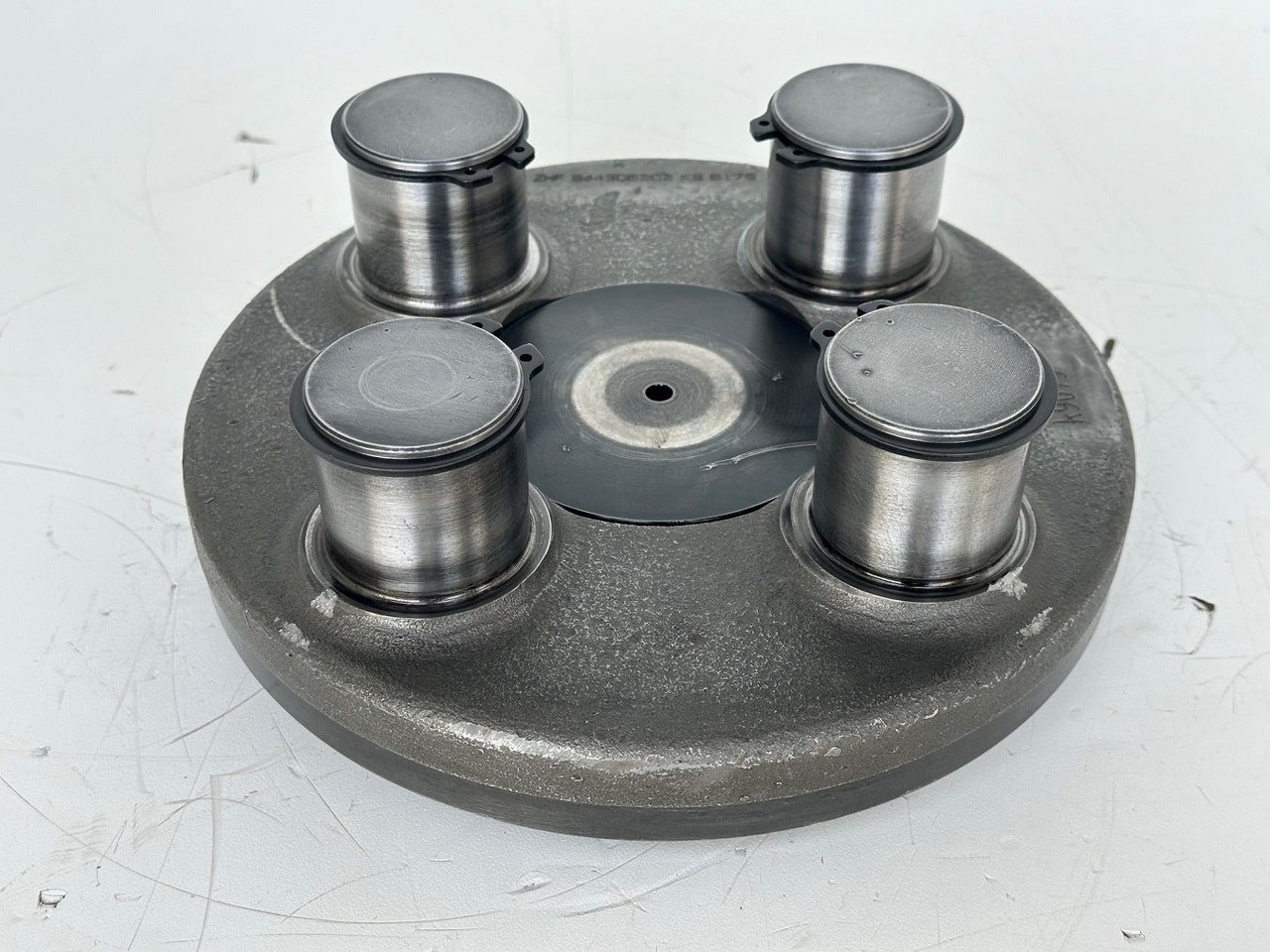 Liebherr Planetenträger ID-Nr.944306303 - ID-Nr.9443063. A924, A934, LH30, LH35, R906, R916, R922, R924, R926, R932, R934, R944. #k9079# - Vaihdelaatikko - Rakennuskoneet: kuva Liebherr Planetenträger ID-Nr.944306303 - ID-Nr.9443063. A924, A934, LH30, LH35, R906, R916, R922, R924, R926, R932, R934, R944. #k9079# - Vaihdelaatikko - Rakennuskoneet Liebherr Planetenträger ID-Nr.944306303 - ID-Nr.9443063. A924, A934, LH30, LH35, R906, R916, R922, R924, R926, R932, R934, R944. #k9079# - Vaihdelaatikko - Rakennuskoneet: kuva Liebherr Planetenträger ID-Nr.944306303 - ID-Nr.9443063. A924, A934, LH30, LH35, R906, R916, R922, R924, R926, R932, R934, R944. #k9079# - Vaihdelaatikko - Rakennuskoneet