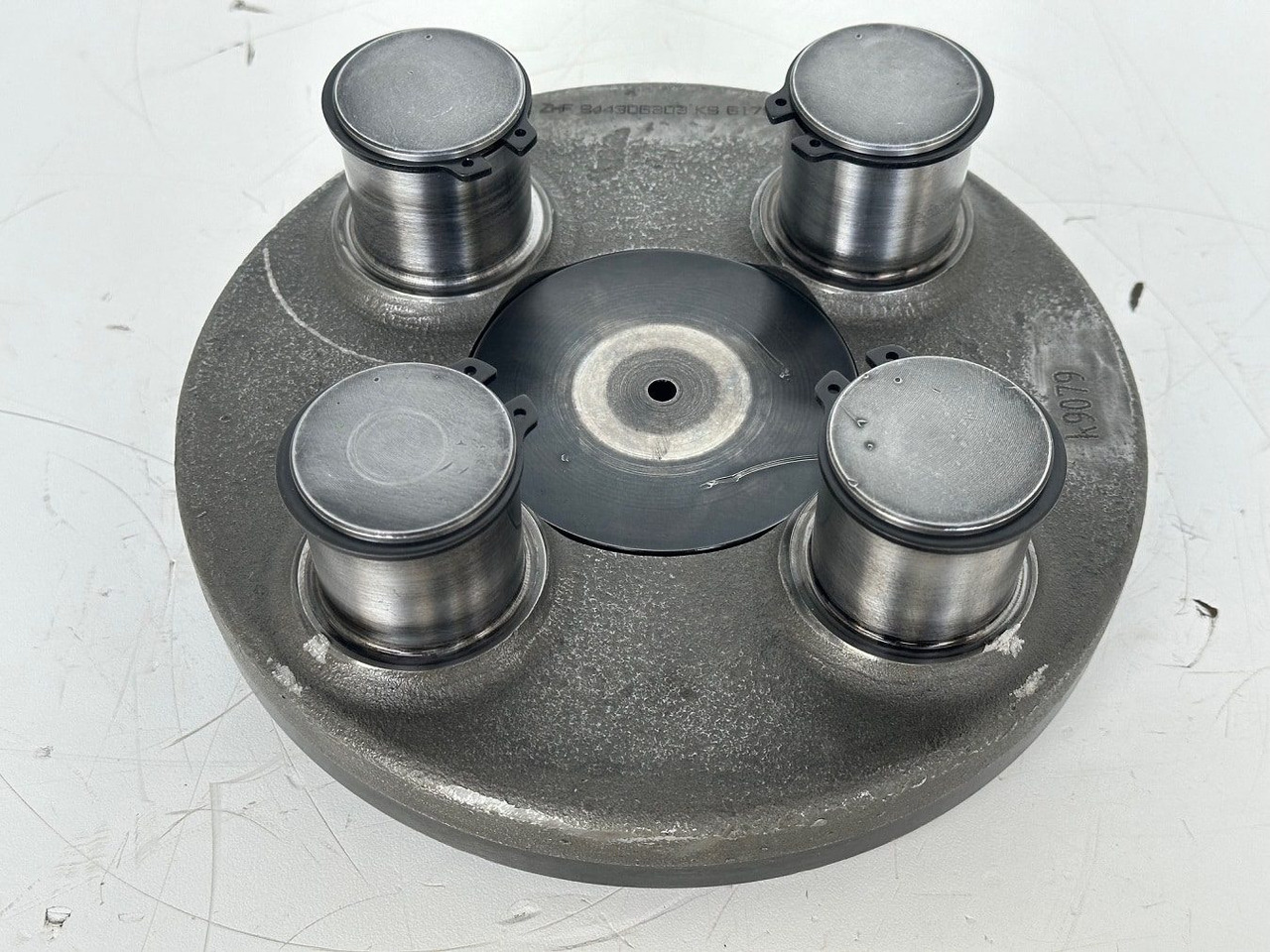 Liebherr Planetenträger ID-Nr.944306303 - ID-Nr.9443063. A924, A934, LH30, LH35, R906, R916, R922, R924, R926, R932, R934, R944. #k9079# - Vaihdelaatikko - Rakennuskoneet: kuva Liebherr Planetenträger ID-Nr.944306303 - ID-Nr.9443063. A924, A934, LH30, LH35, R906, R916, R922, R924, R926, R932, R934, R944. #k9079# - Vaihdelaatikko - Rakennuskoneet Liebherr Planetenträger ID-Nr.944306303 - ID-Nr.9443063. A924, A934, LH30, LH35, R906, R916, R922, R924, R926, R932, R934, R944. #k9079# - Vaihdelaatikko - Rakennuskoneet: kuva Liebherr Planetenträger ID-Nr.944306303 - ID-Nr.9443063. A924, A934, LH30, LH35, R906, R916, R922, R924, R926, R932, R934, R944. #k9079# - Vaihdelaatikko - Rakennuskoneet