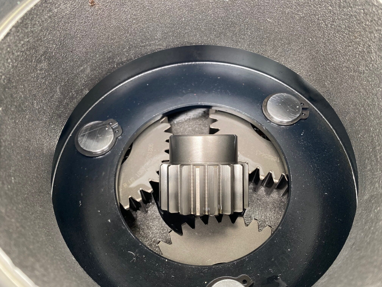 Kääntömoottori - Pyöräalustainen kaivinkone Liebherr Schwenkantrieb SAT250/287, ID-Nr.90209645.: kuva Kääntömoottori - Pyöräalustainen kaivinkone Liebherr Schwenkantrieb SAT250/287, ID-Nr.90209645.