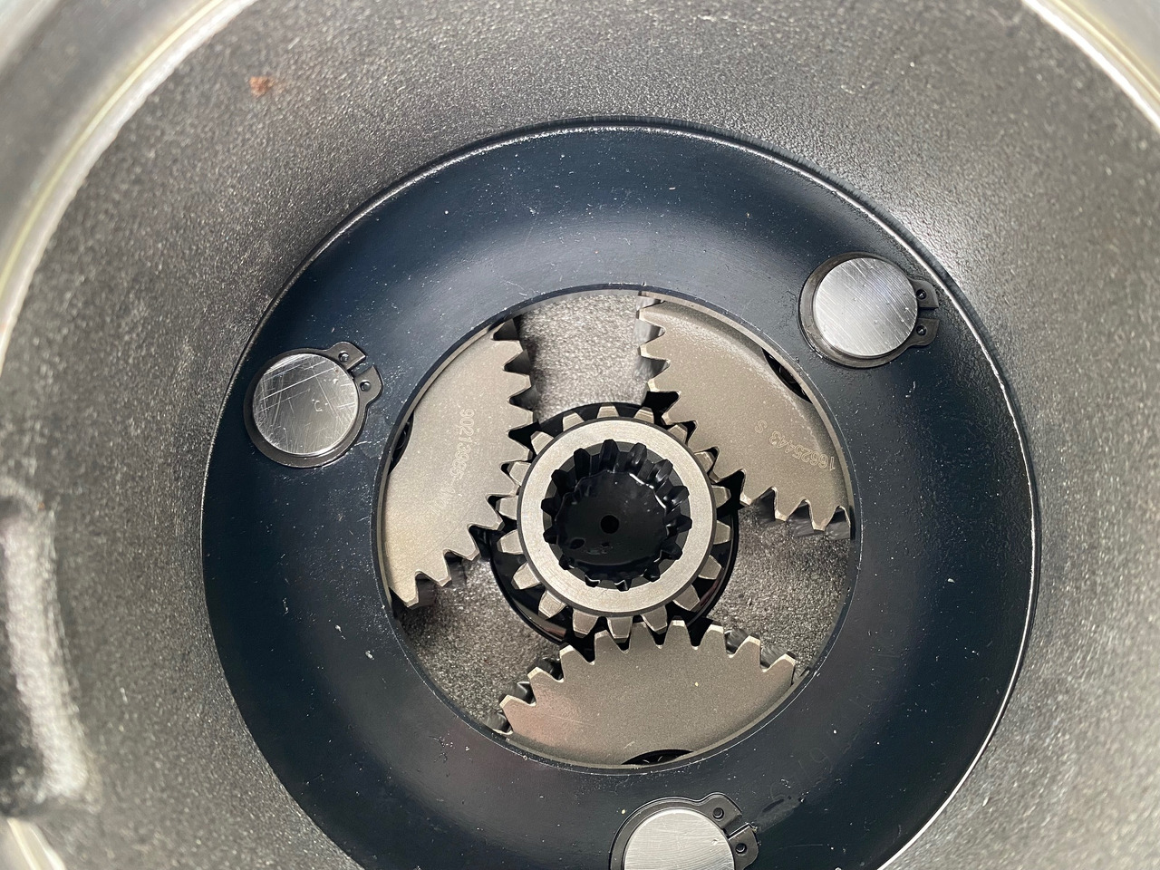 Kääntömoottori - Pyöräalustainen kaivinkone Liebherr Schwenkantrieb SAT250/287, ID-Nr.90209645.: kuva Kääntömoottori - Pyöräalustainen kaivinkone Liebherr Schwenkantrieb SAT250/287, ID-Nr.90209645.