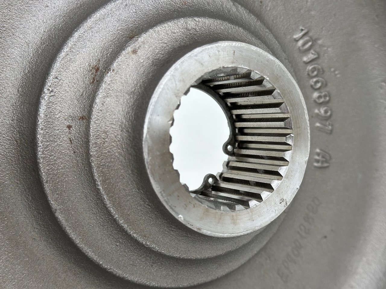 Ajomoottori - Puskutraktori Liebherr Stirnrad ID-Nr.90012820. FAT400G546, FAT400F560-2H00, FAT400F432-2H00. LR626-1327, PR71605LGP1823, PR716LGP-1423. PR716XL-1422. #90012820.28.09#: kuva Ajomoottori - Puskutraktori Liebherr Stirnrad ID-Nr.90012820. FAT400G546, FAT400F560-2H00, FAT400F432-2H00. LR626-1327, PR71605LGP1823, PR716LGP-1423. PR716XL-1422. #90012820.28.09# Ajomoottori - Puskutraktori Liebherr Stirnrad ID-Nr.90012820. FAT400G546, FAT400F560-2H00, FAT400F432-2H00. LR626-1327, PR71605LGP1823, PR716LGP-1423. PR716XL-1422. #90012820.28.09#: kuva Ajomoottori - Puskutraktori Liebherr Stirnrad ID-Nr.90012820. FAT400G546, FAT400F560-2H00, FAT400F432-2H00. LR626-1327, PR71605LGP1823, PR716LGP-1423. PR716XL-1422. #90012820.28.09#