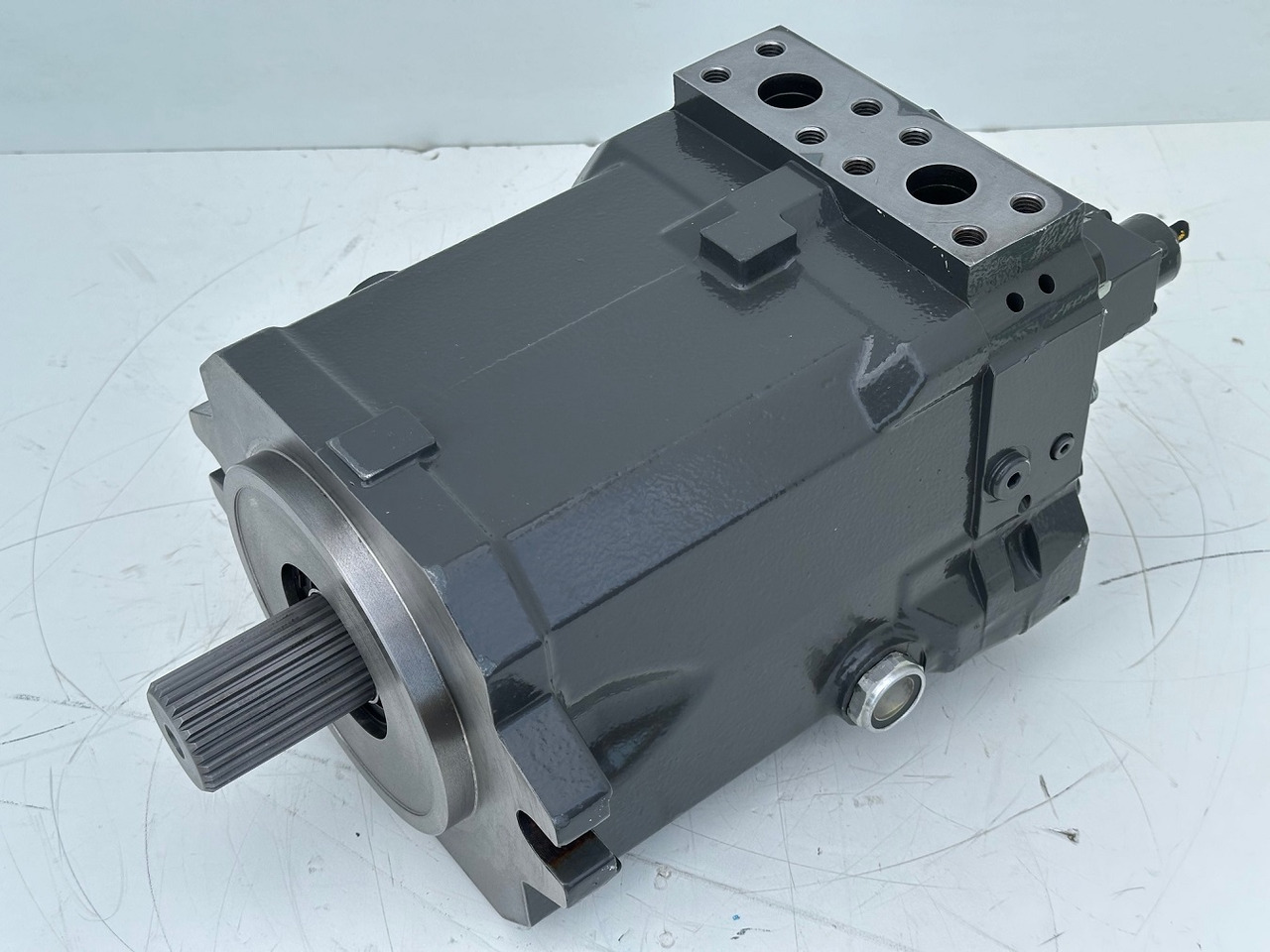 Linde Verstellmotor-Axialkolbenmotor Typ:HMV135-02 2710. #HMV135-02.2710# - Hydraulimoottori: kuva Linde Verstellmotor-Axialkolbenmotor Typ:HMV135-02 2710. #HMV135-02.2710# - Hydraulimoottori Linde Verstellmotor-Axialkolbenmotor Typ:HMV135-02 2710. #HMV135-02.2710# - Hydraulimoottori: kuva Linde Verstellmotor-Axialkolbenmotor Typ:HMV135-02 2710. #HMV135-02.2710# - Hydraulimoottori