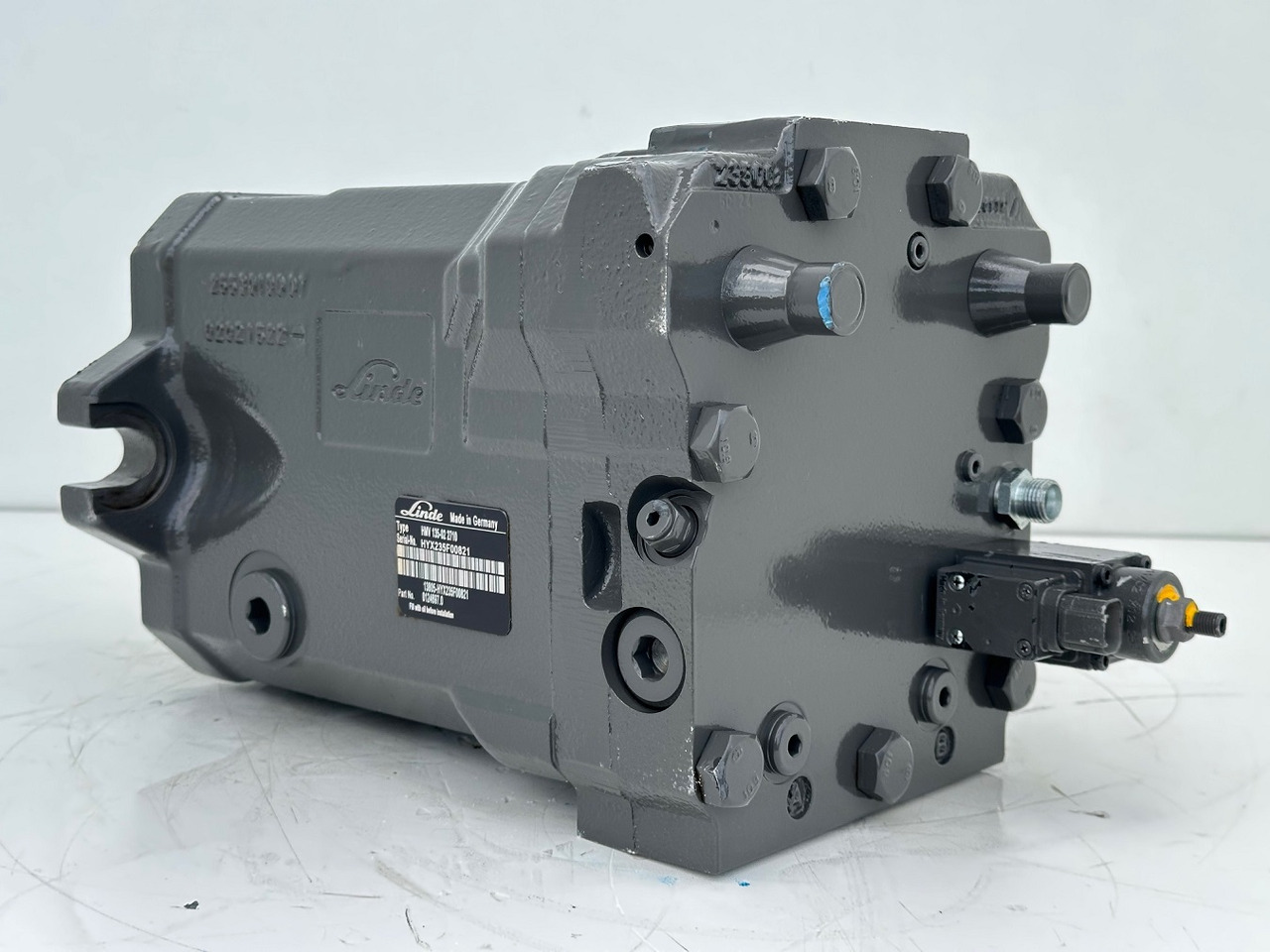 Linde Verstellmotor-Axialkolbenmotor Typ:HMV135-02 2710. #HMV135-02.2710# - Hydraulimoottori: kuva Linde Verstellmotor-Axialkolbenmotor Typ:HMV135-02 2710. #HMV135-02.2710# - Hydraulimoottori Linde Verstellmotor-Axialkolbenmotor Typ:HMV135-02 2710. #HMV135-02.2710# - Hydraulimoottori: kuva Linde Verstellmotor-Axialkolbenmotor Typ:HMV135-02 2710. #HMV135-02.2710# - Hydraulimoottori