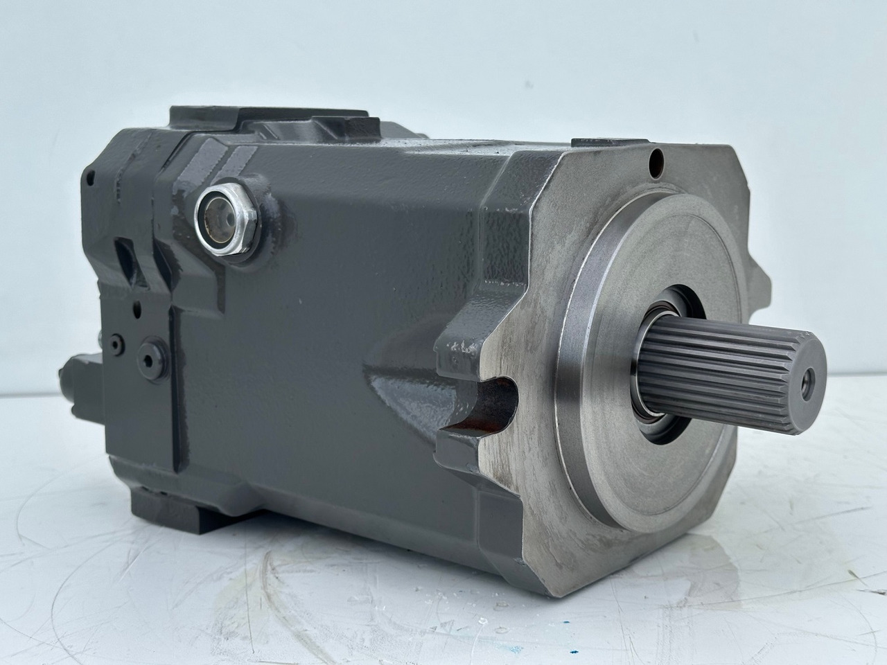 Linde Verstellmotor-Axialkolbenmotor Typ:HMV135-02 2710. #HMV135-02.2710# - Hydraulimoottori: kuva Linde Verstellmotor-Axialkolbenmotor Typ:HMV135-02 2710. #HMV135-02.2710# - Hydraulimoottori Linde Verstellmotor-Axialkolbenmotor Typ:HMV135-02 2710. #HMV135-02.2710# - Hydraulimoottori: kuva Linde Verstellmotor-Axialkolbenmotor Typ:HMV135-02 2710. #HMV135-02.2710# - Hydraulimoottori