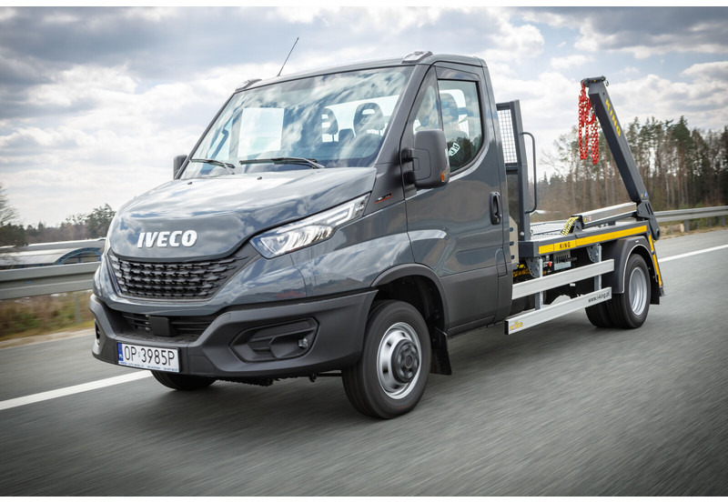Iveco Daily 70C18 + KING Bramowiec / Skiploader / Absetzkipper - Nostovarsi-vaihtolavakuorma kuorma-auto: kuva Iveco Daily 70C18 + KING Bramowiec / Skiploader / Absetzkipper - Nostovarsi-vaihtolavakuorma kuorma-auto Iveco Daily 70C18 + KING Bramowiec / Skiploader / Absetzkipper - Nostovarsi-vaihtolavakuorma kuorma-auto: kuva Iveco Daily 70C18 + KING Bramowiec / Skiploader / Absetzkipper - Nostovarsi-vaihtolavakuorma kuorma-auto
