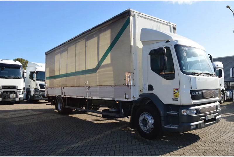 Pressukapelli kuorma-auto DAF CF 250 * EURO3 * MANUAL * 4X2 *: kuva Pressukapelli kuorma-auto DAF CF 250 * EURO3 * MANUAL * 4X2 *